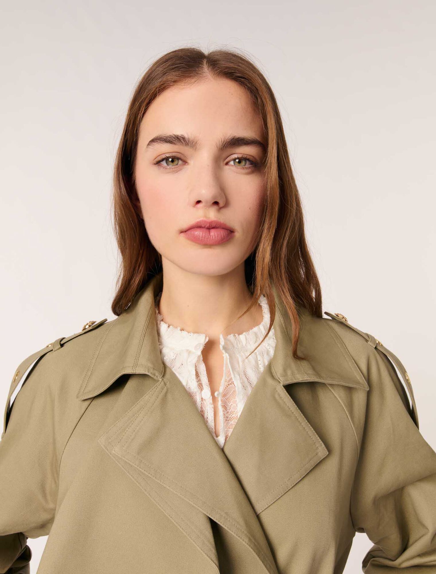 Trenchcoat mit Nieten und Kragen