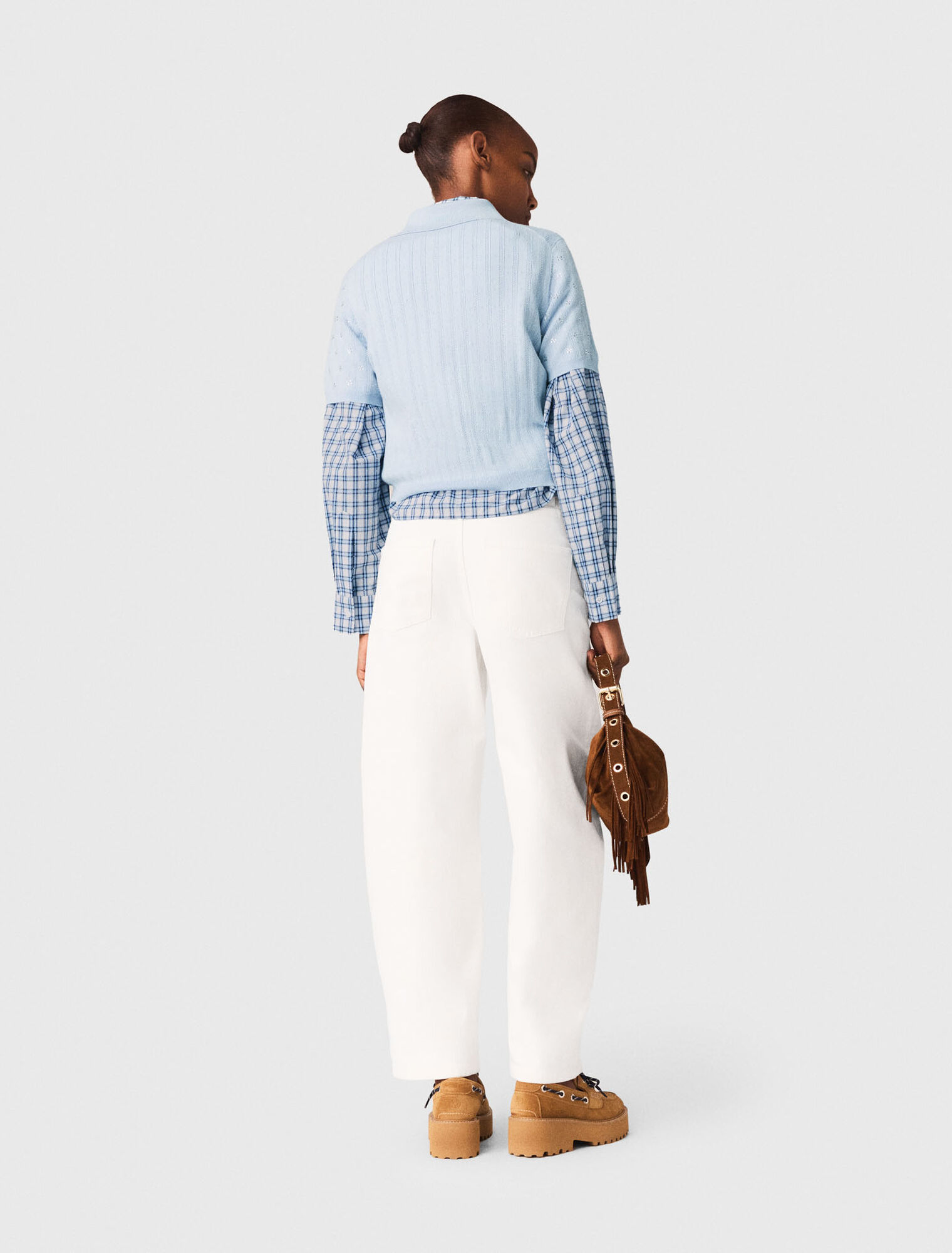 Kurzer Pullover mit Strass vorne