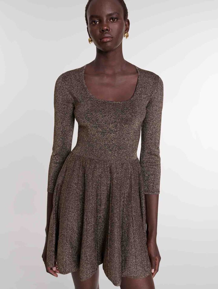 Glänzendes Strickkleid