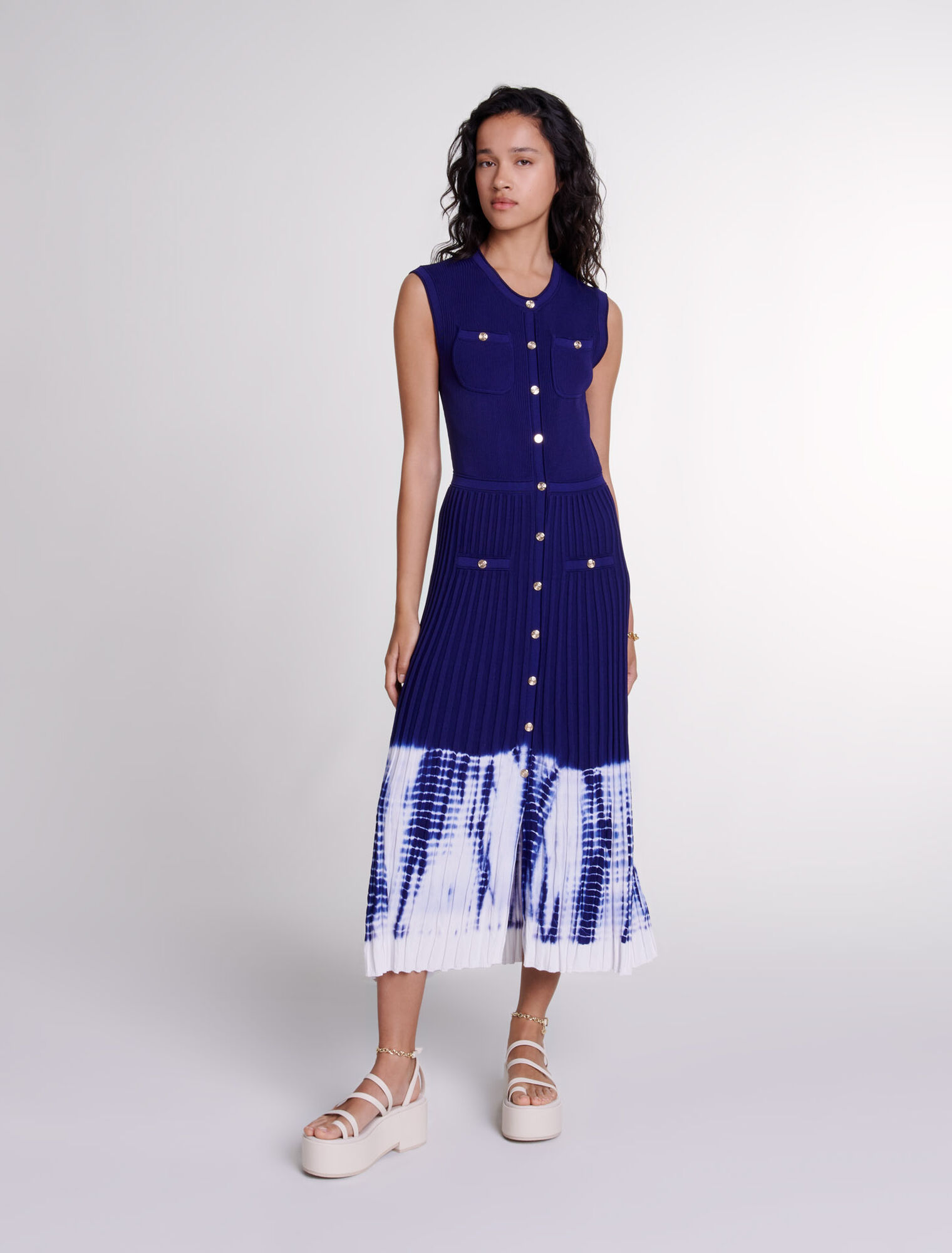 Langes Strickkleid mit Batik-Muster