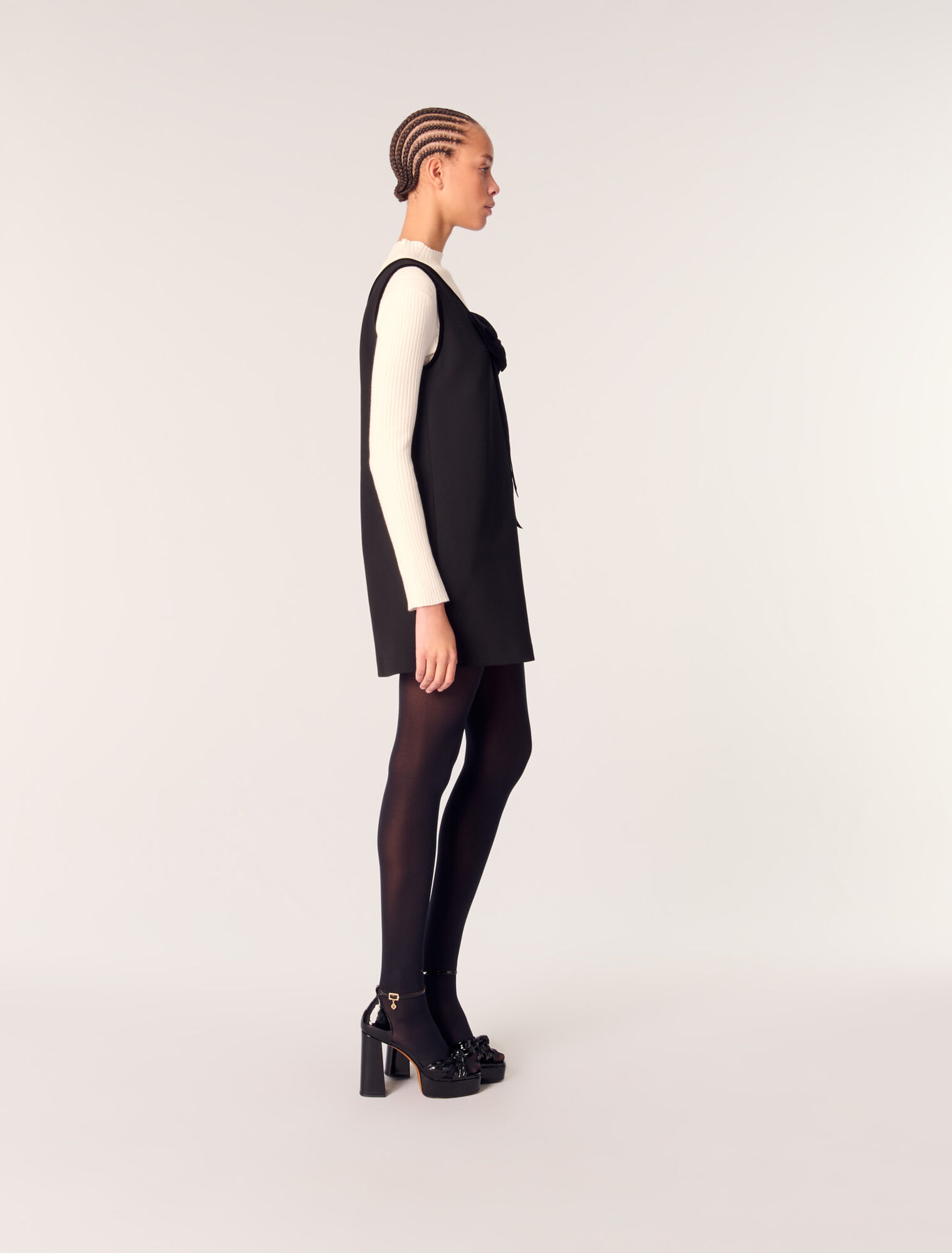 Schürzenkleid mit Velourskragen