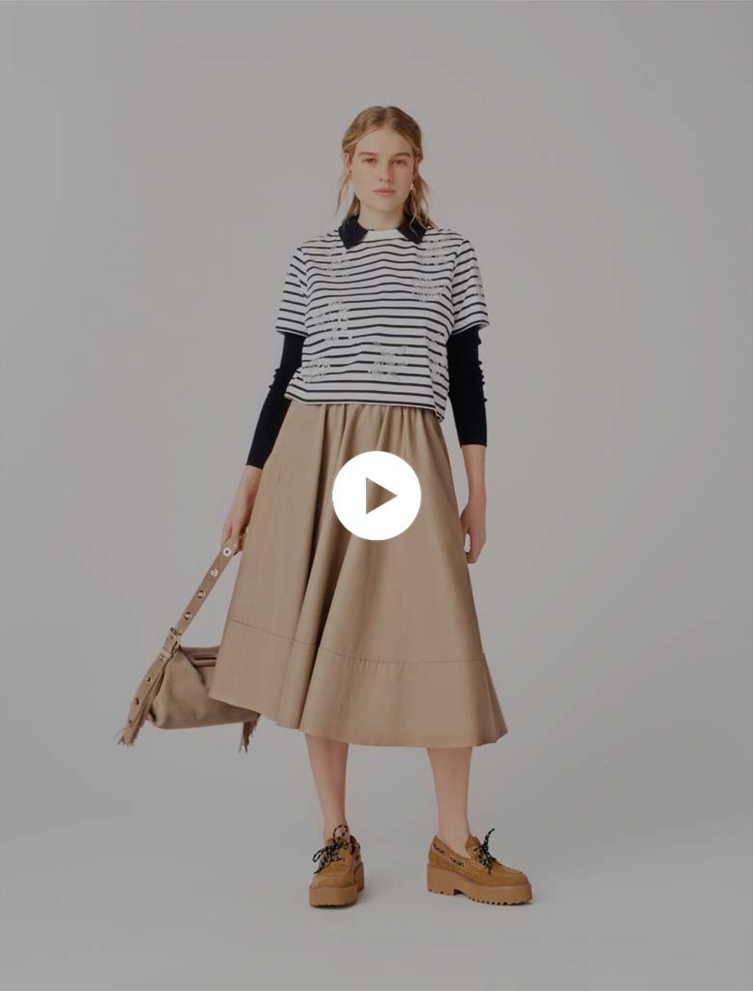 Gestreiftes Shirt mit Strassblumen