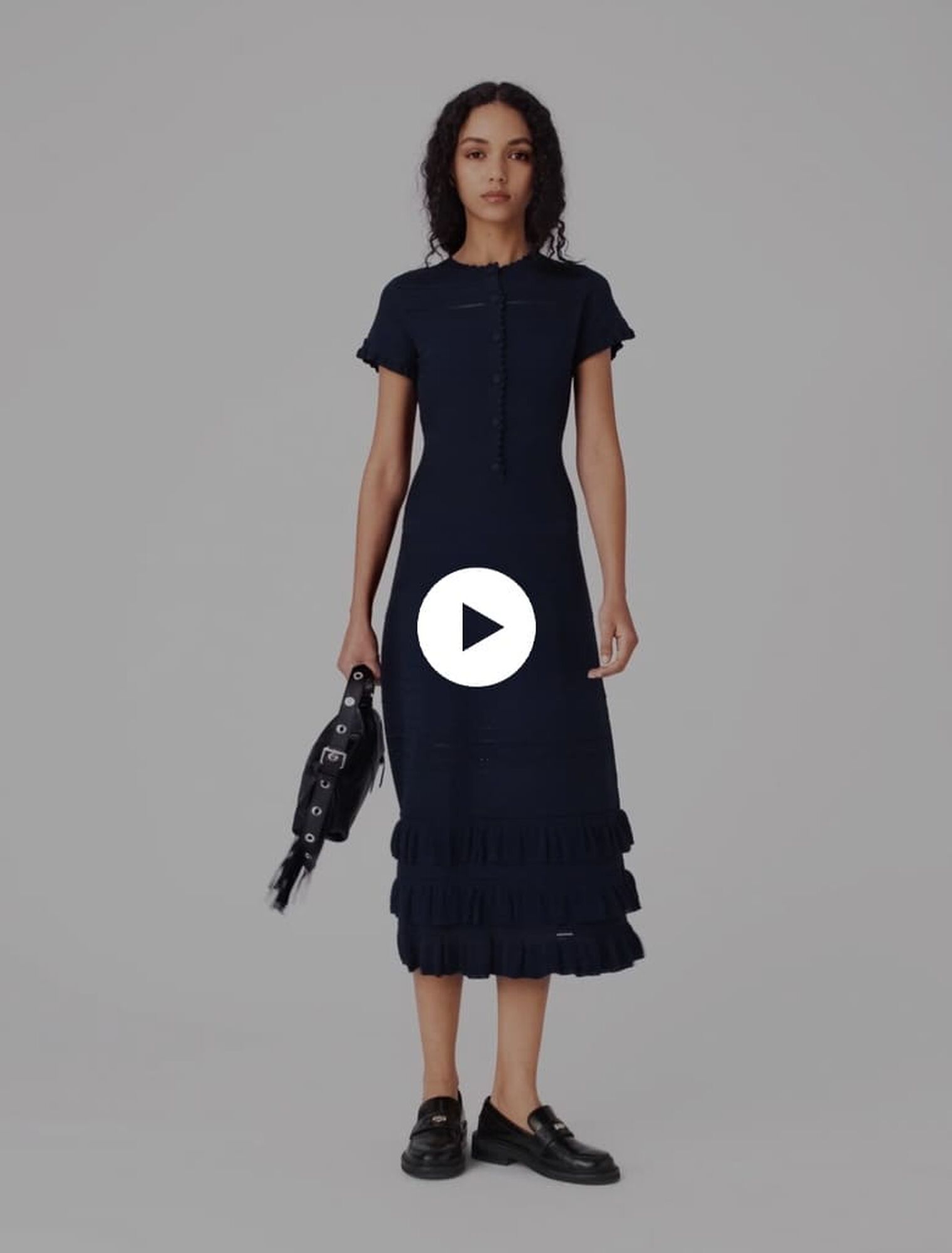 Langes Strickkleid mit Volants