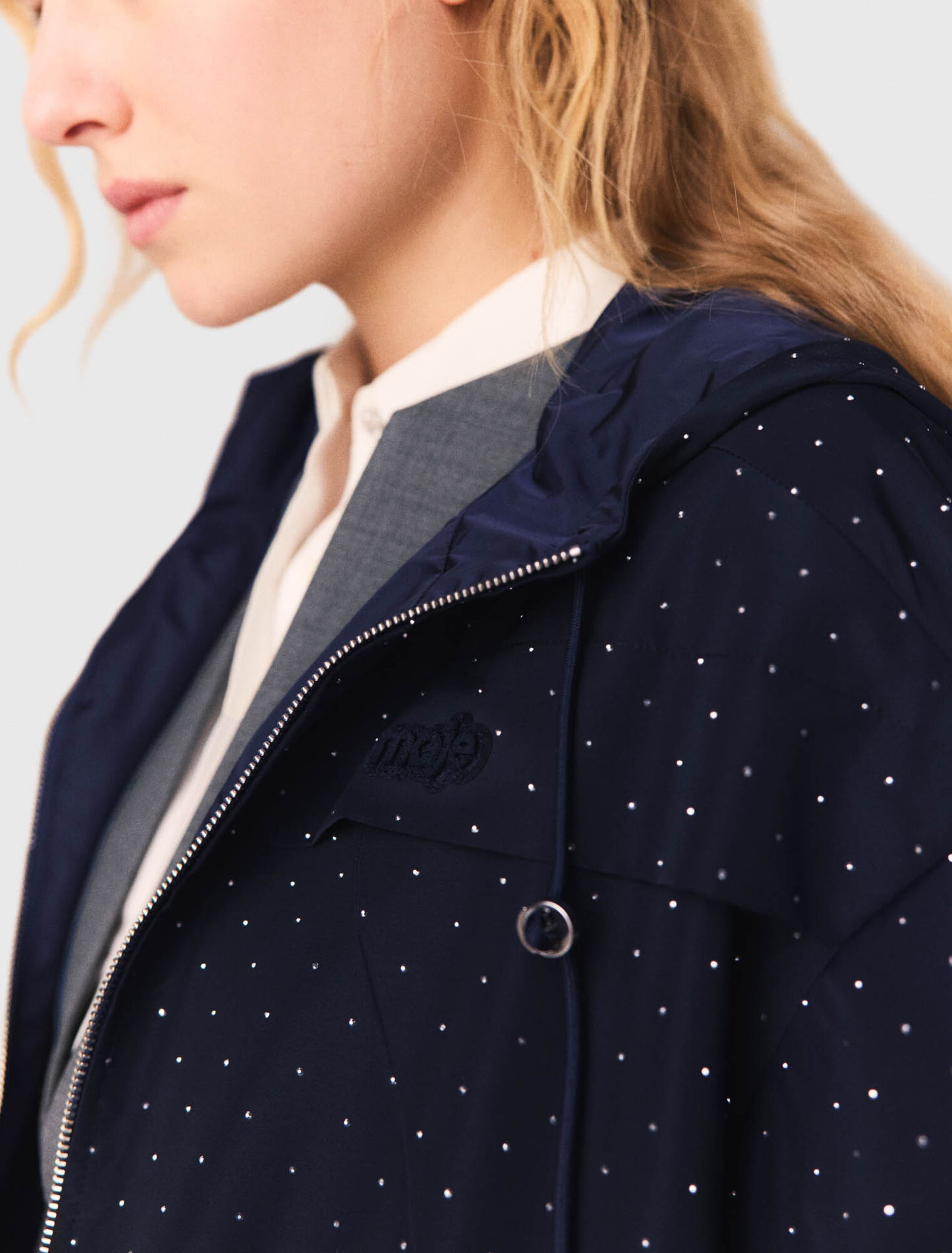 Windjacke mit Strass und Kapuze