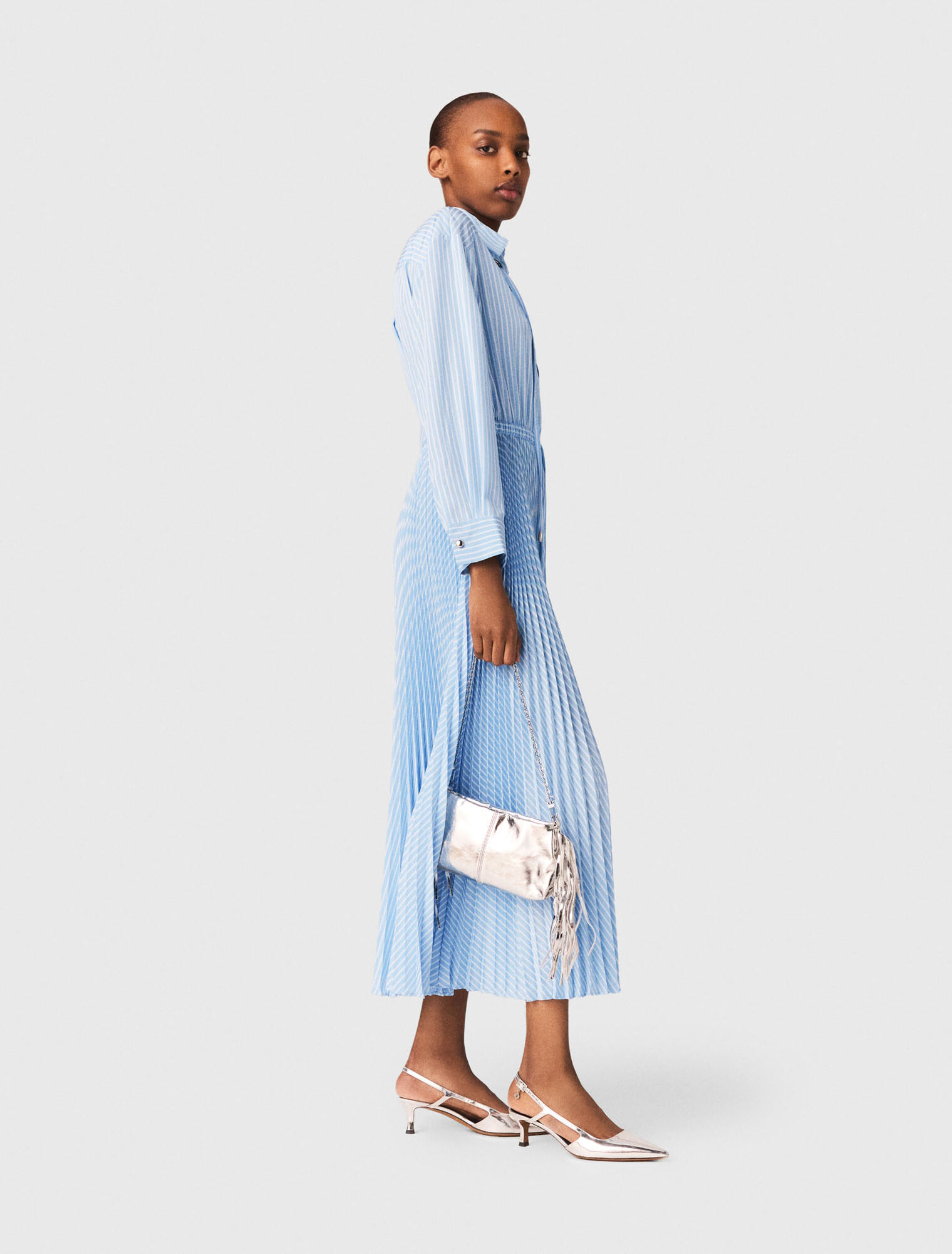 Langes Plisseekleid mit &Ouml;sen