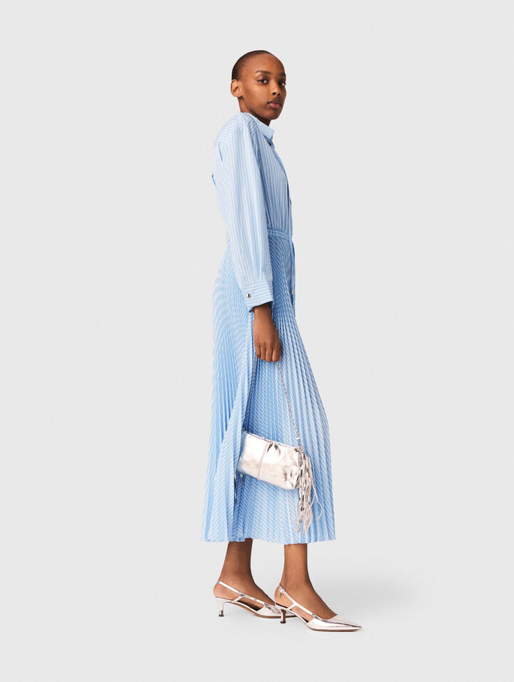 Langes Plisseekleid mit &Ouml;sen