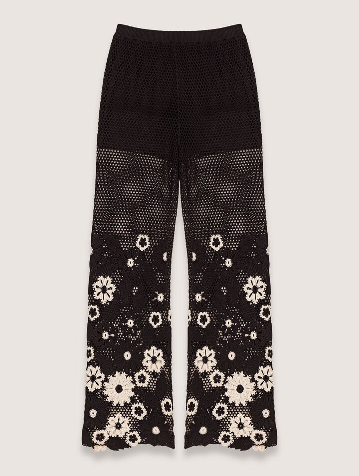 Gehäkelte Hose mit Blumenmotiv
