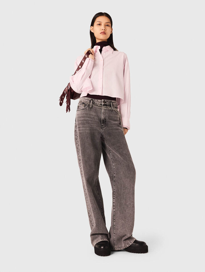Weite Jeans mit Kettengürtel