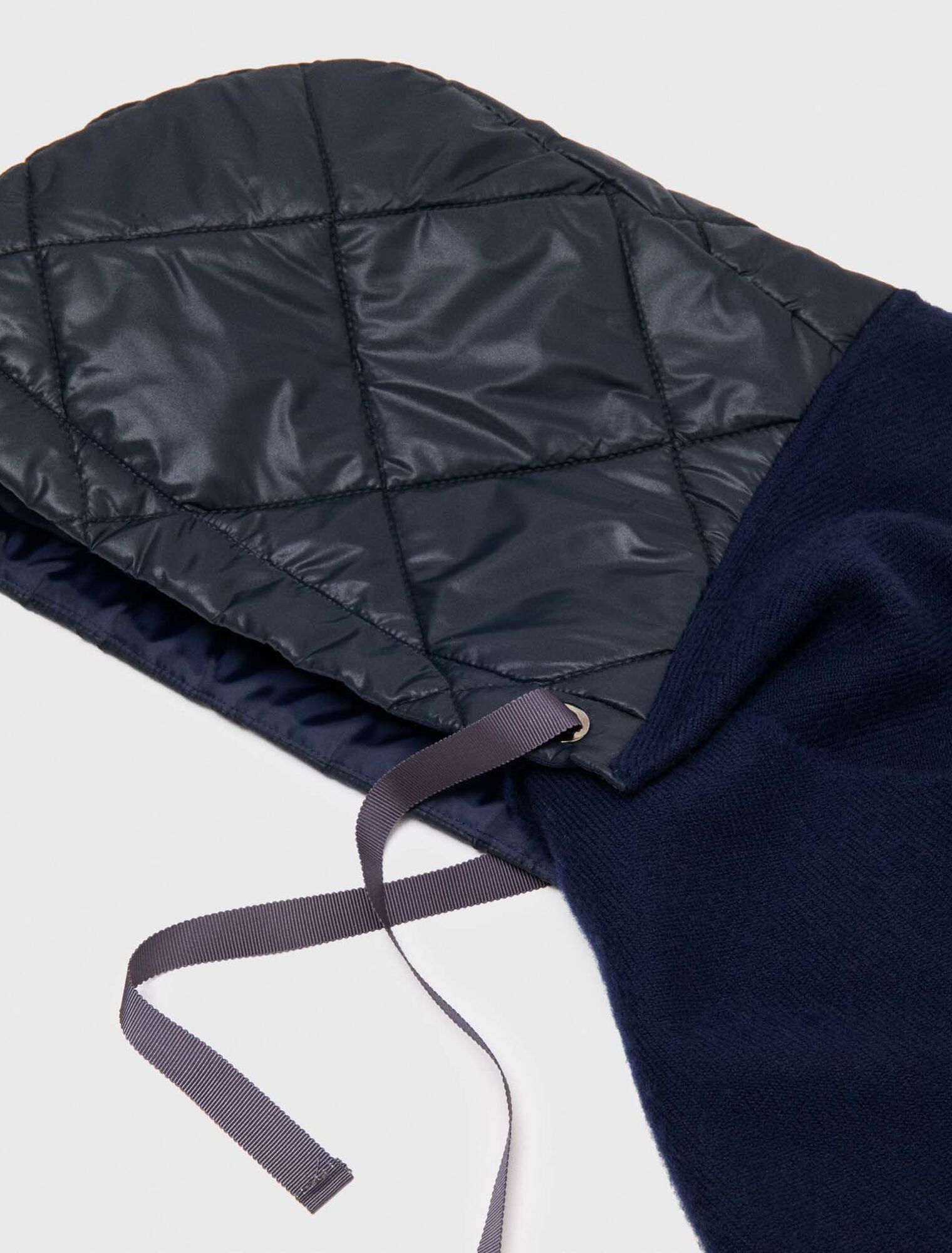 Wollponcho mit Kapuze