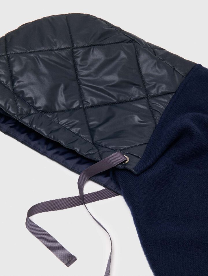 Wollponcho mit Kapuze