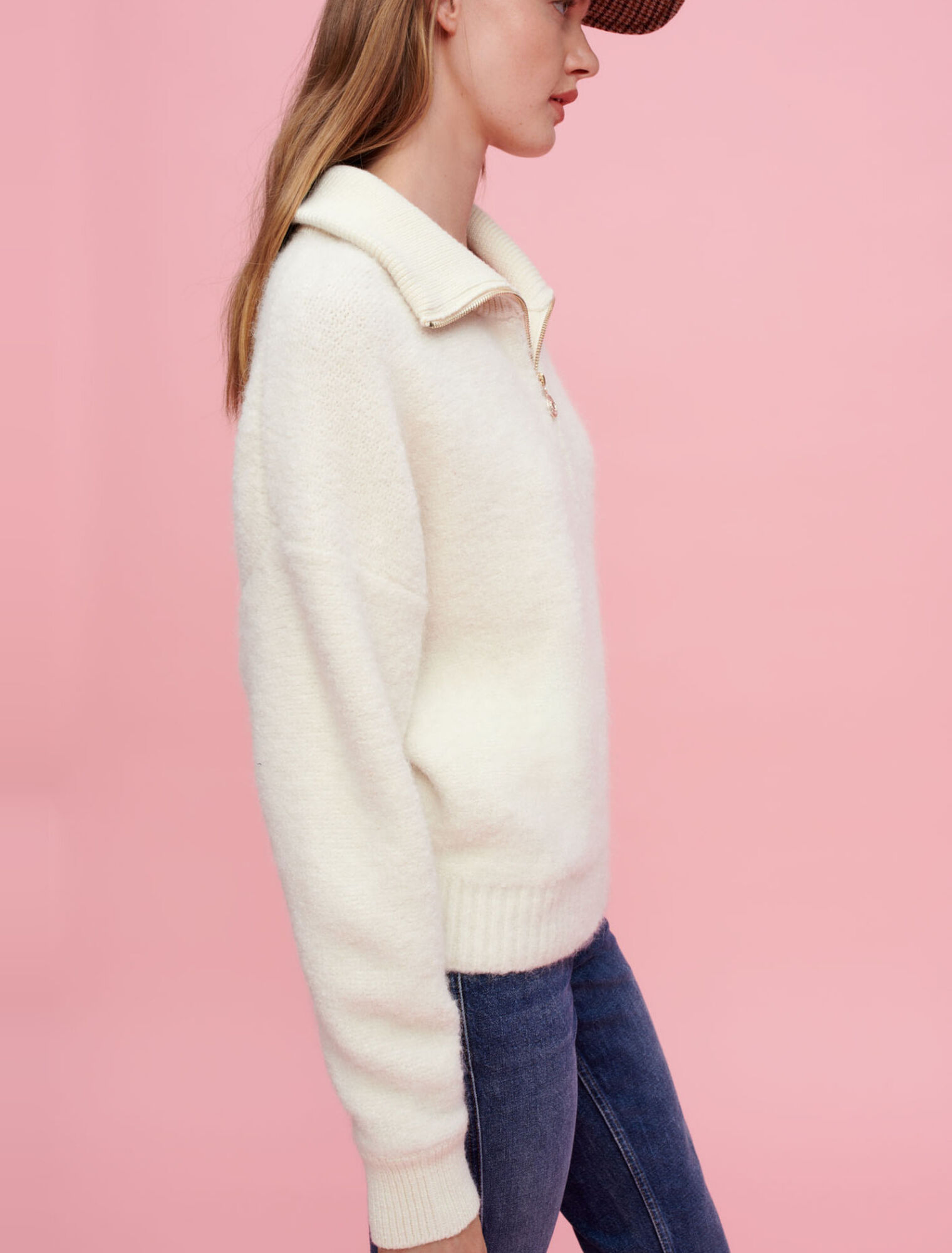 Bouclé-Pullover mit Stehkragen in Ecru