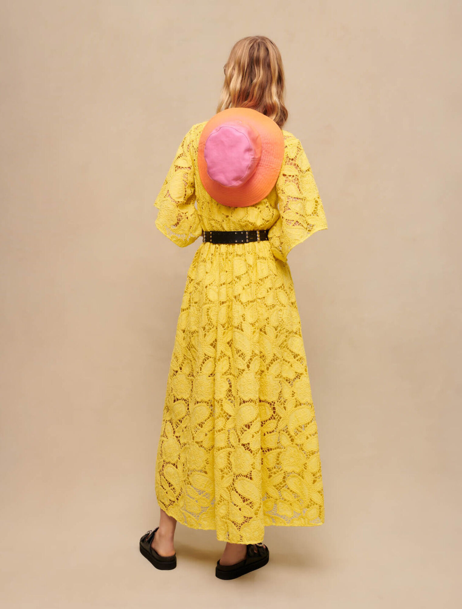 Langes Spitzenkleid
