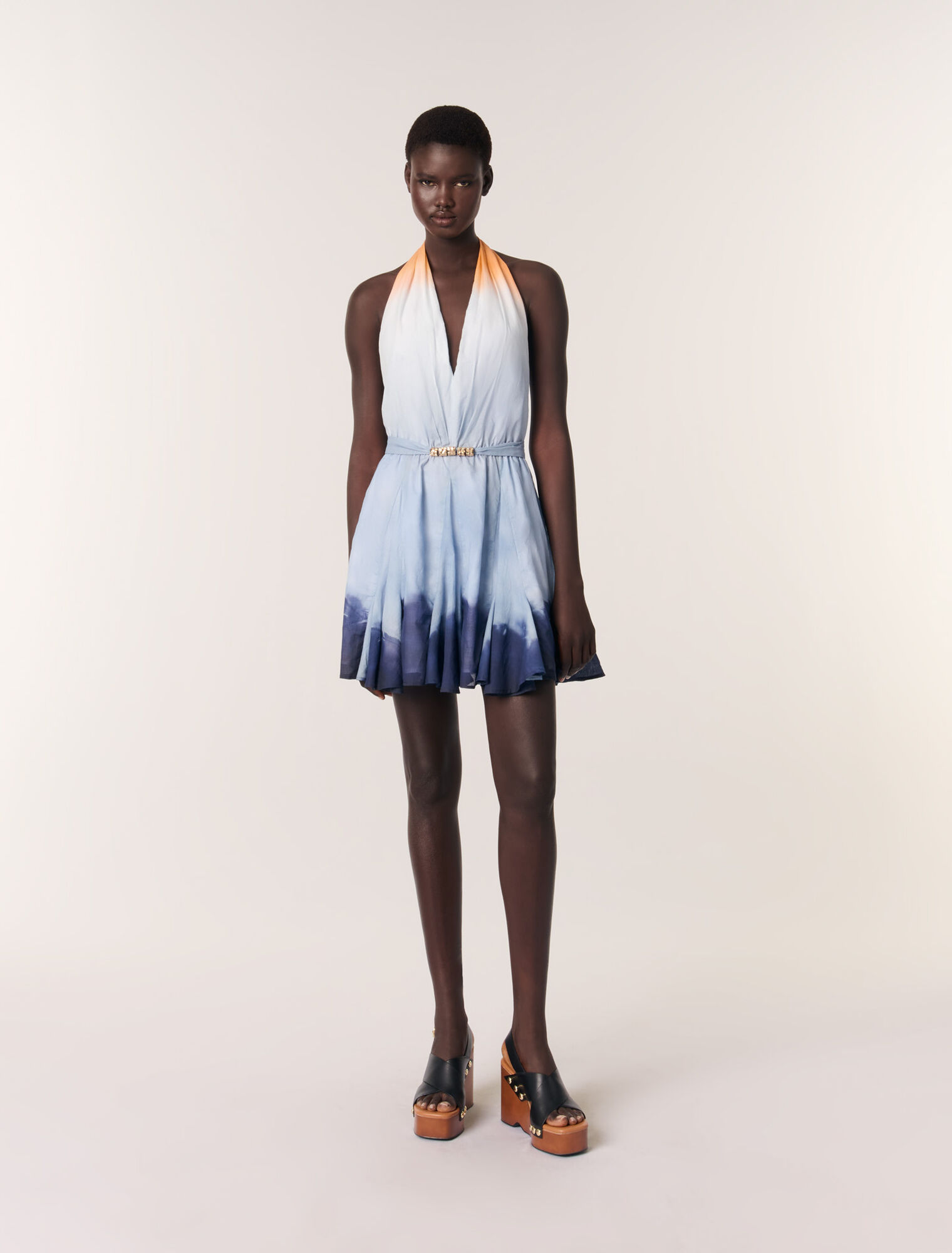 Kurzes Kleid mit Batik-Muster