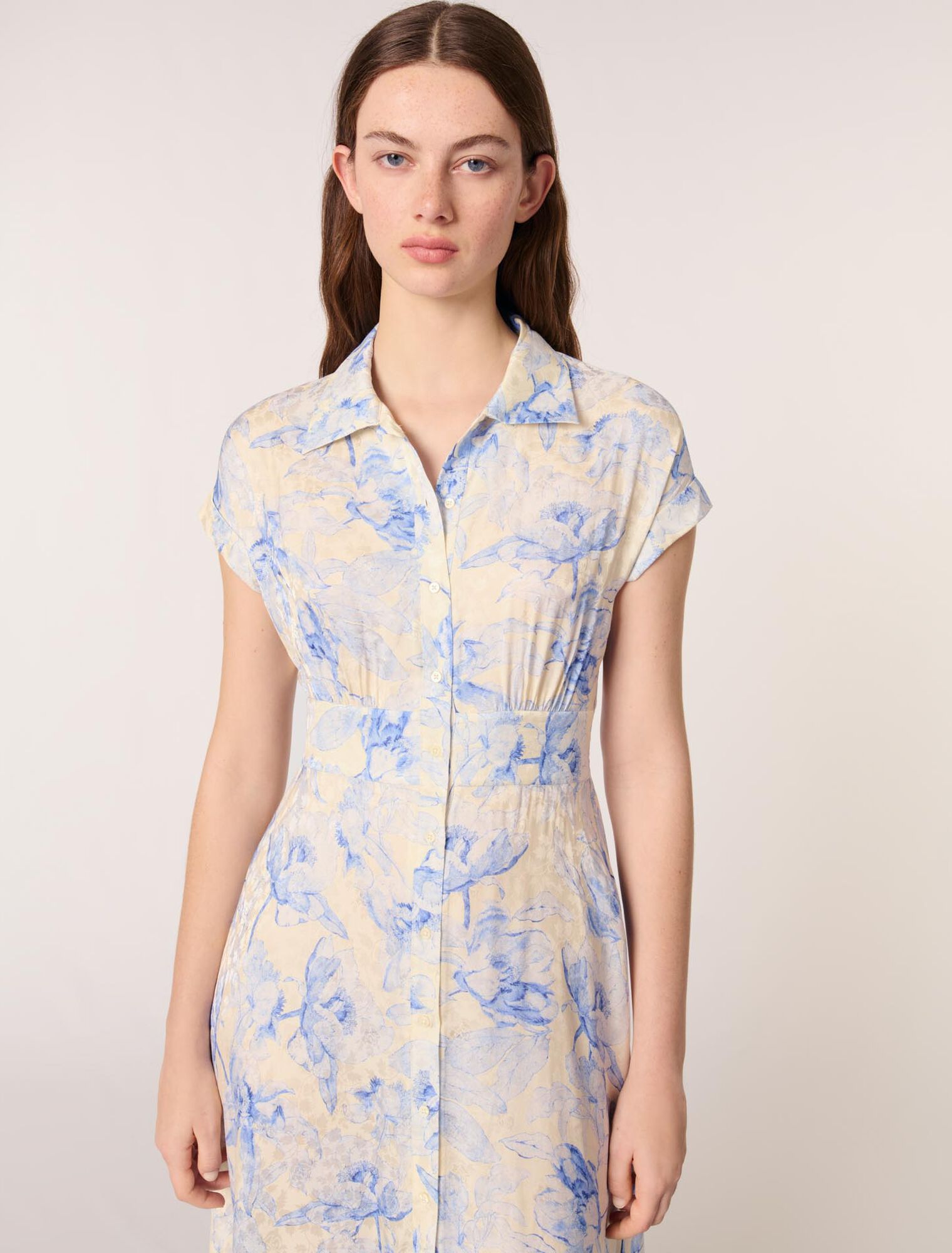 Langes bedrucktes Kleid