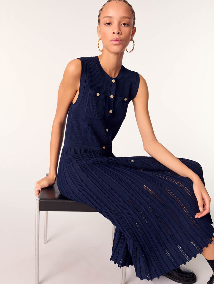 Langes, plissiertes Strickkleid