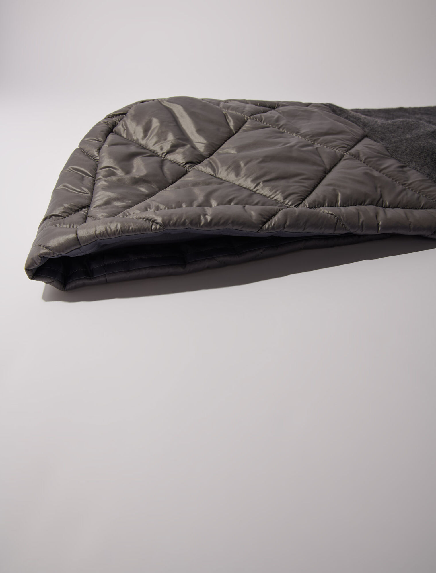 Wollponcho mit Kapuze