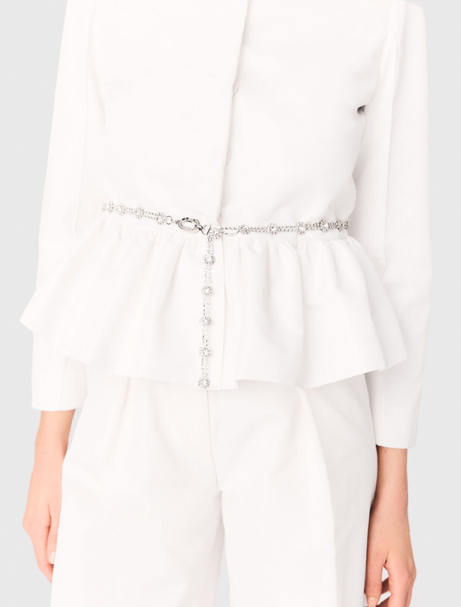 Kurze Jacke mit Schmuckg&uuml;rtel