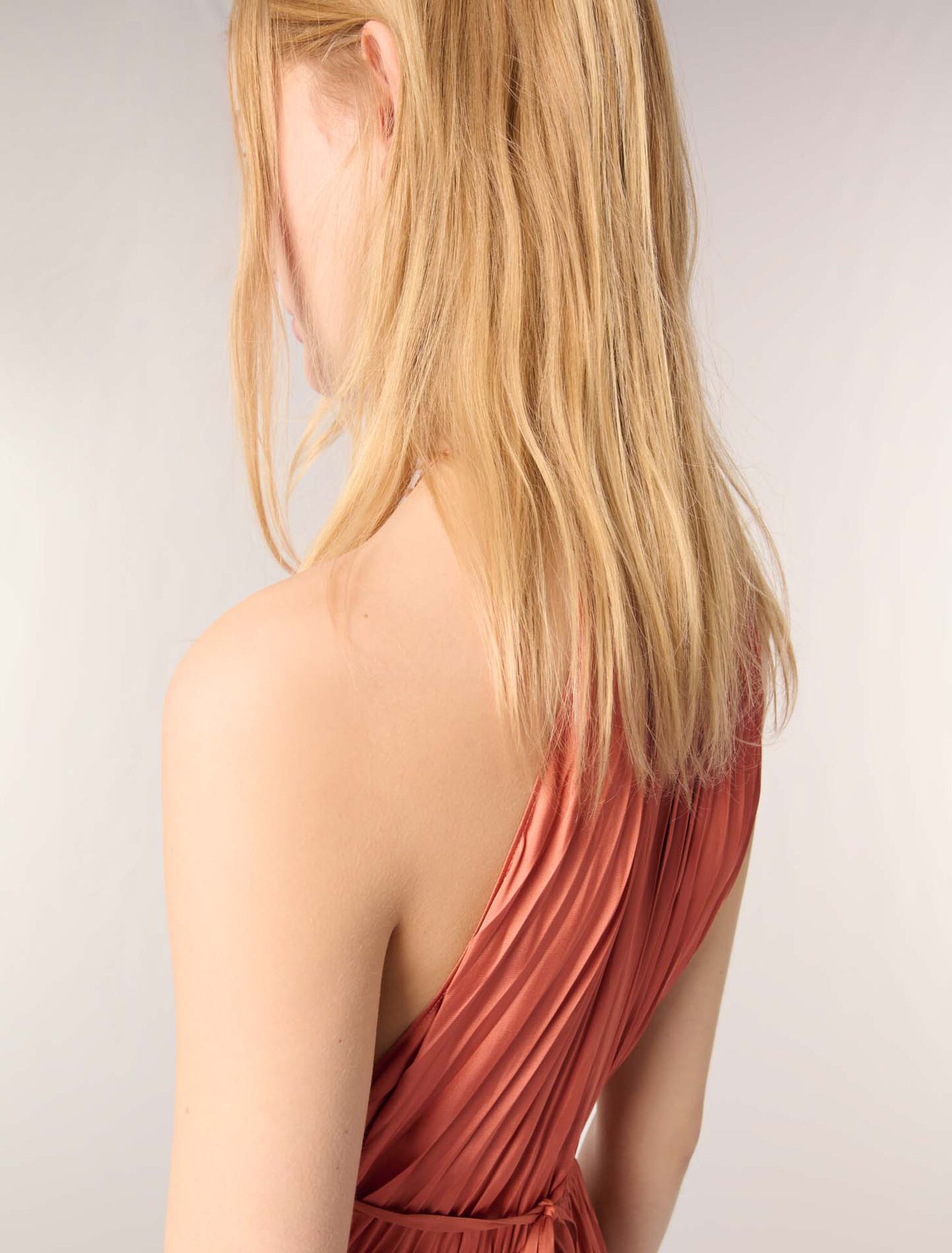 Langes plissiertes Kleid