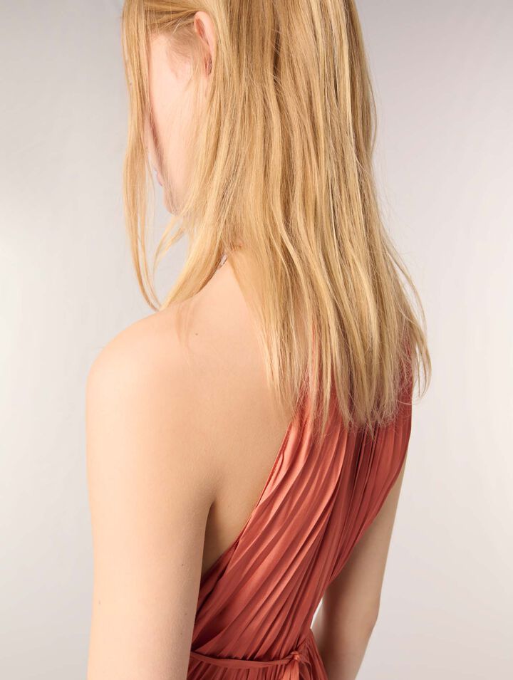 Langes plissiertes Kleid