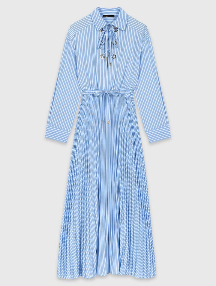 Langes Plisseekleid mit &Ouml;sen