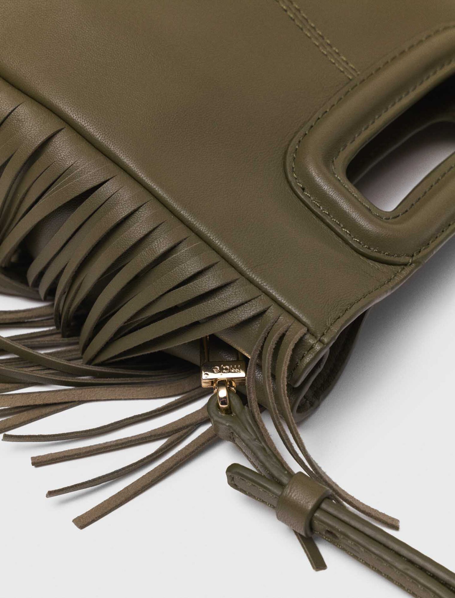 M-Tasche aus Glattleder mit Fransen