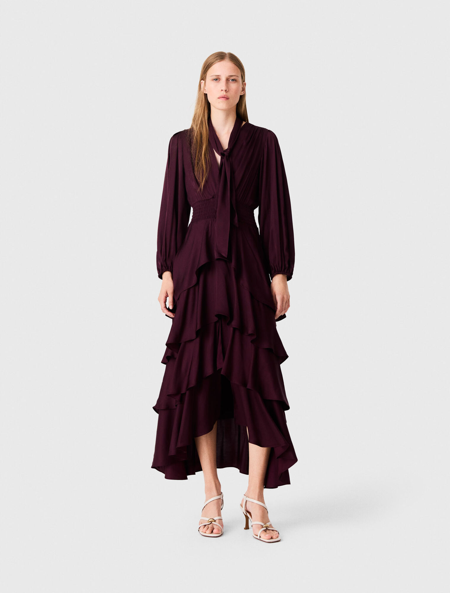 Langes Kleid mit Volants