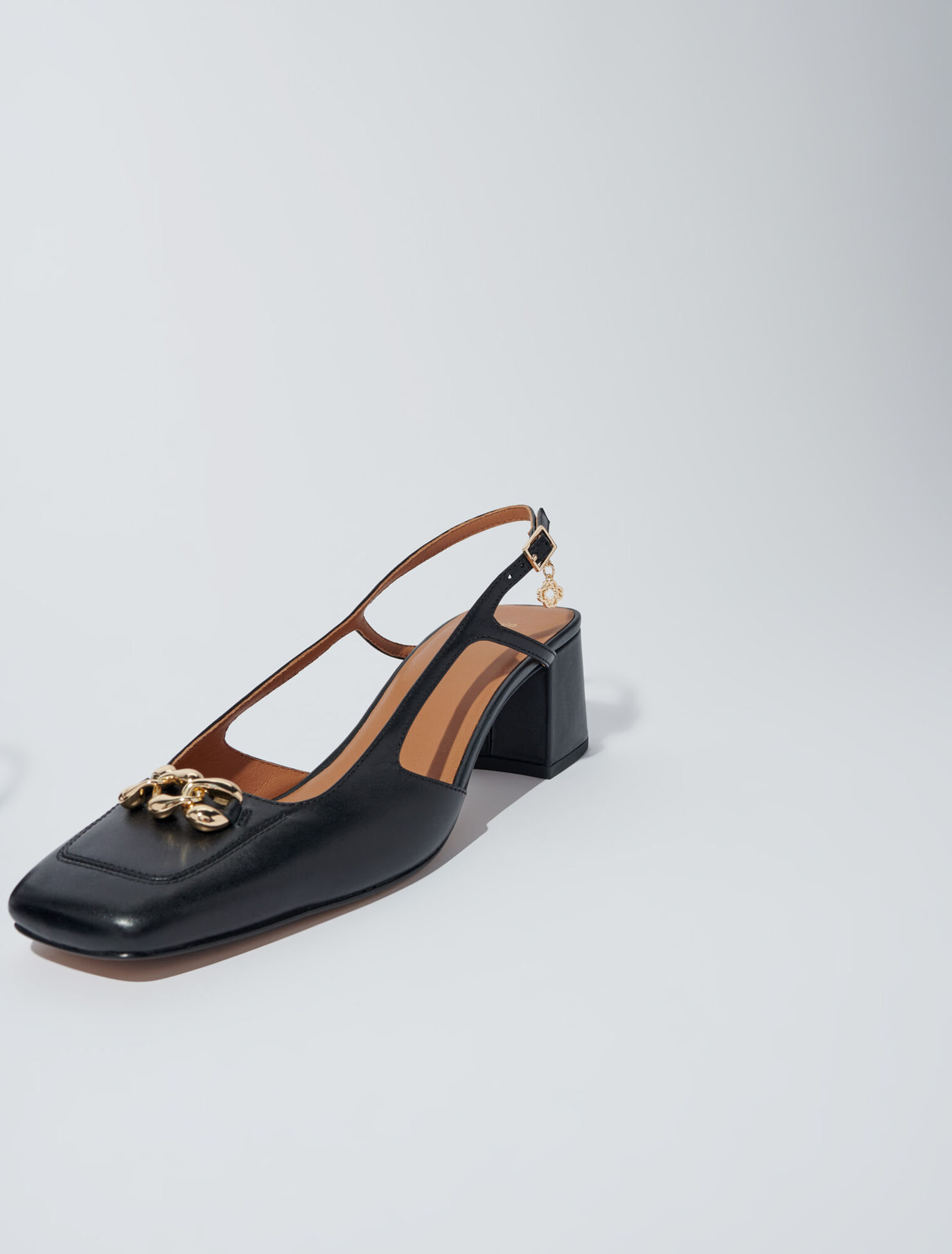 Pumps mit eckiger Spitze aus Leder