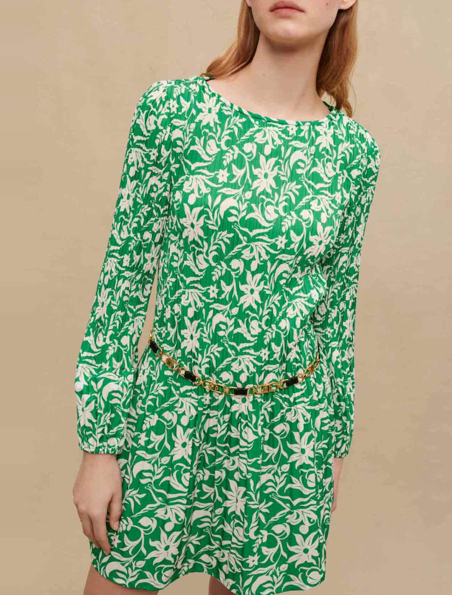 Kurzes Langarmkleid