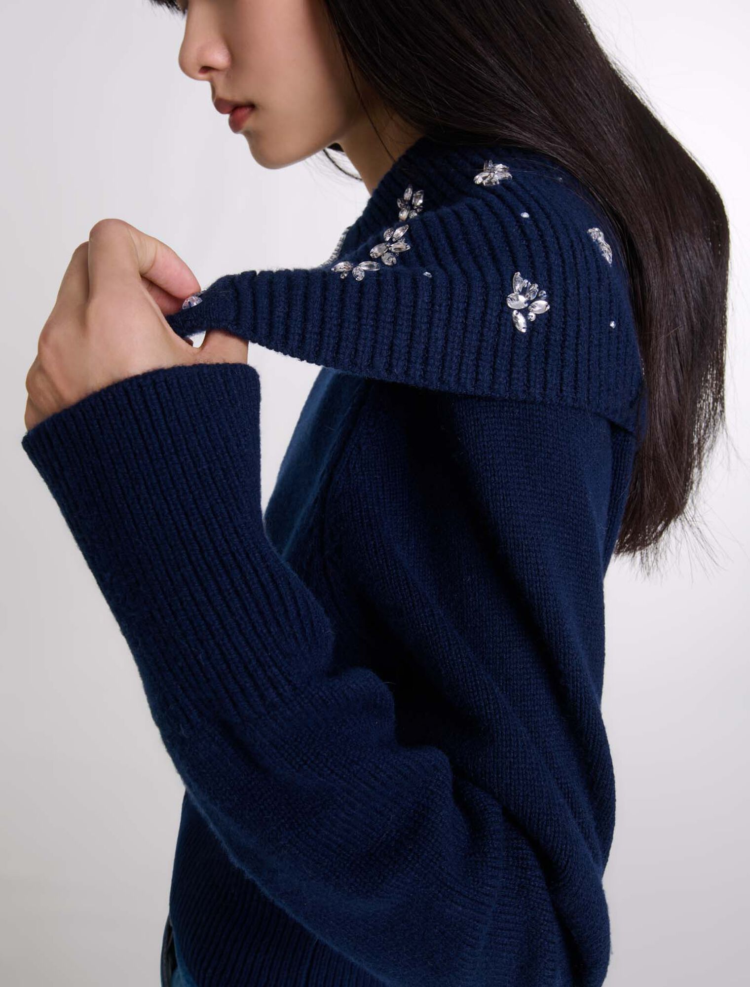 Strickjacke mit Schmuckkragen