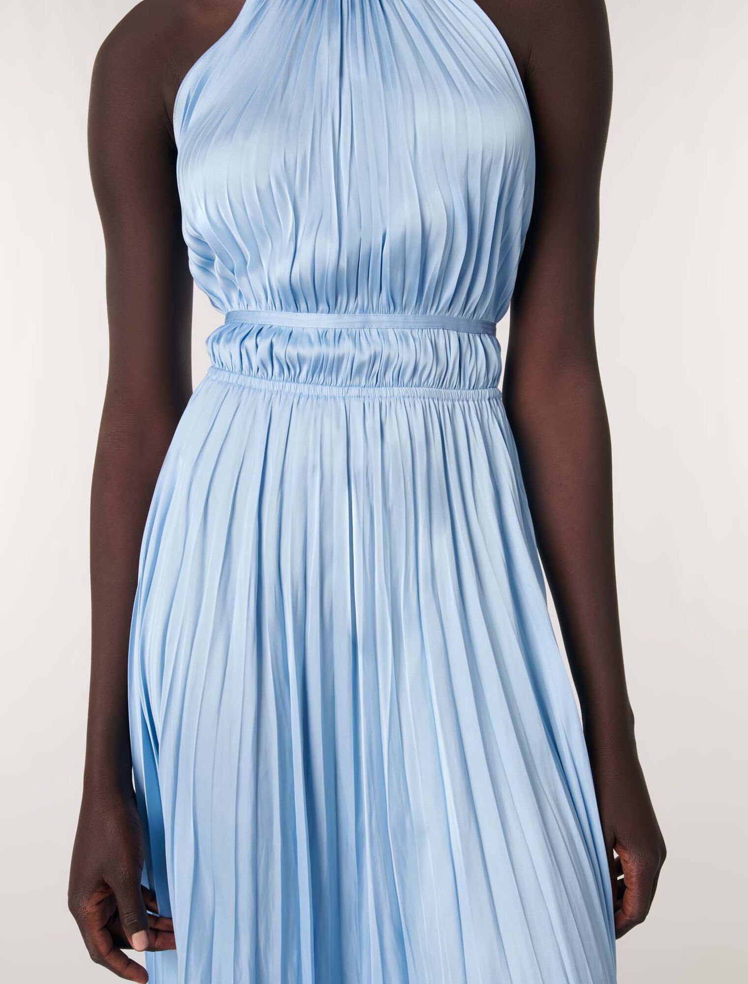Langes plissiertes Kleid