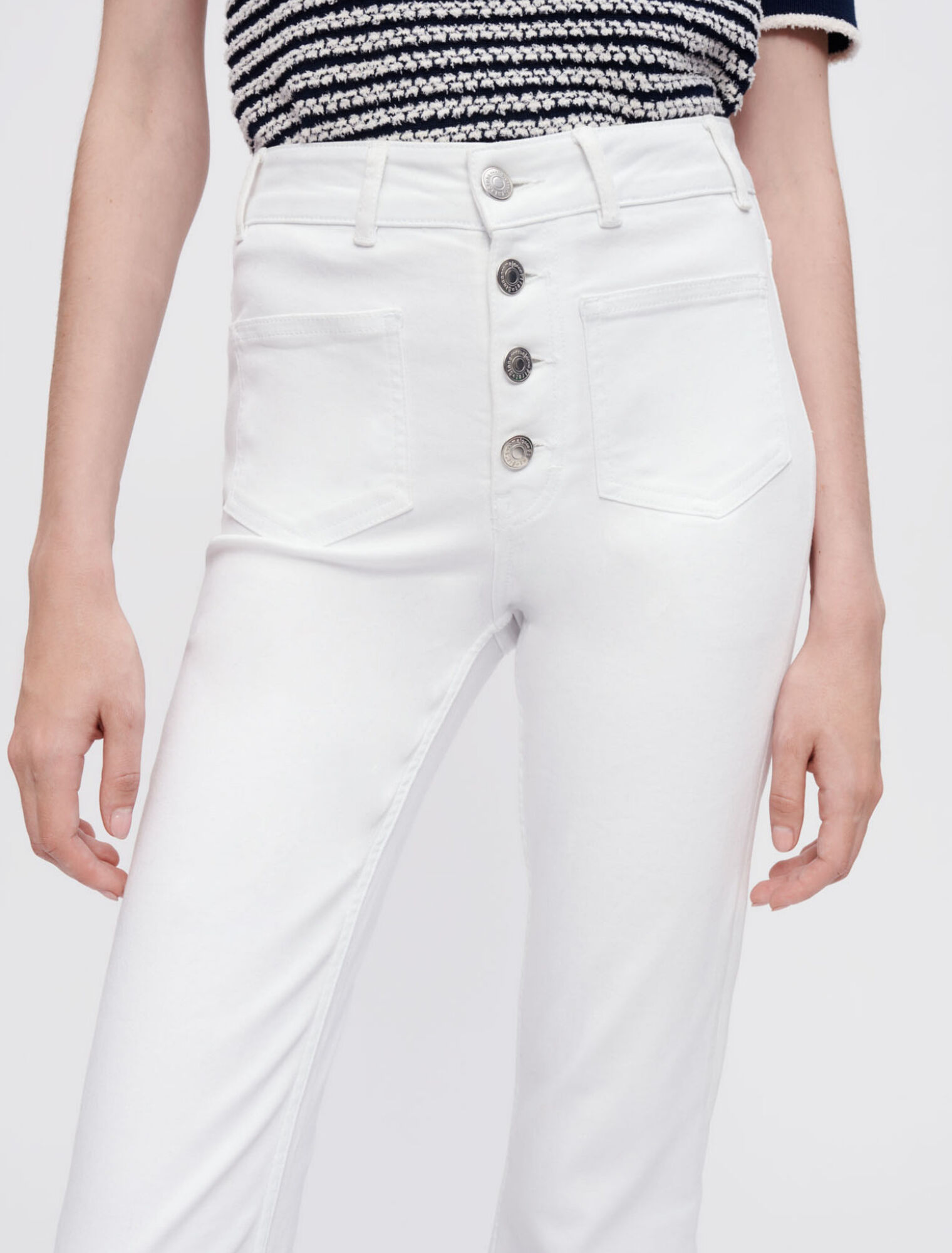 Ausgestellte Jeans mit Taschen