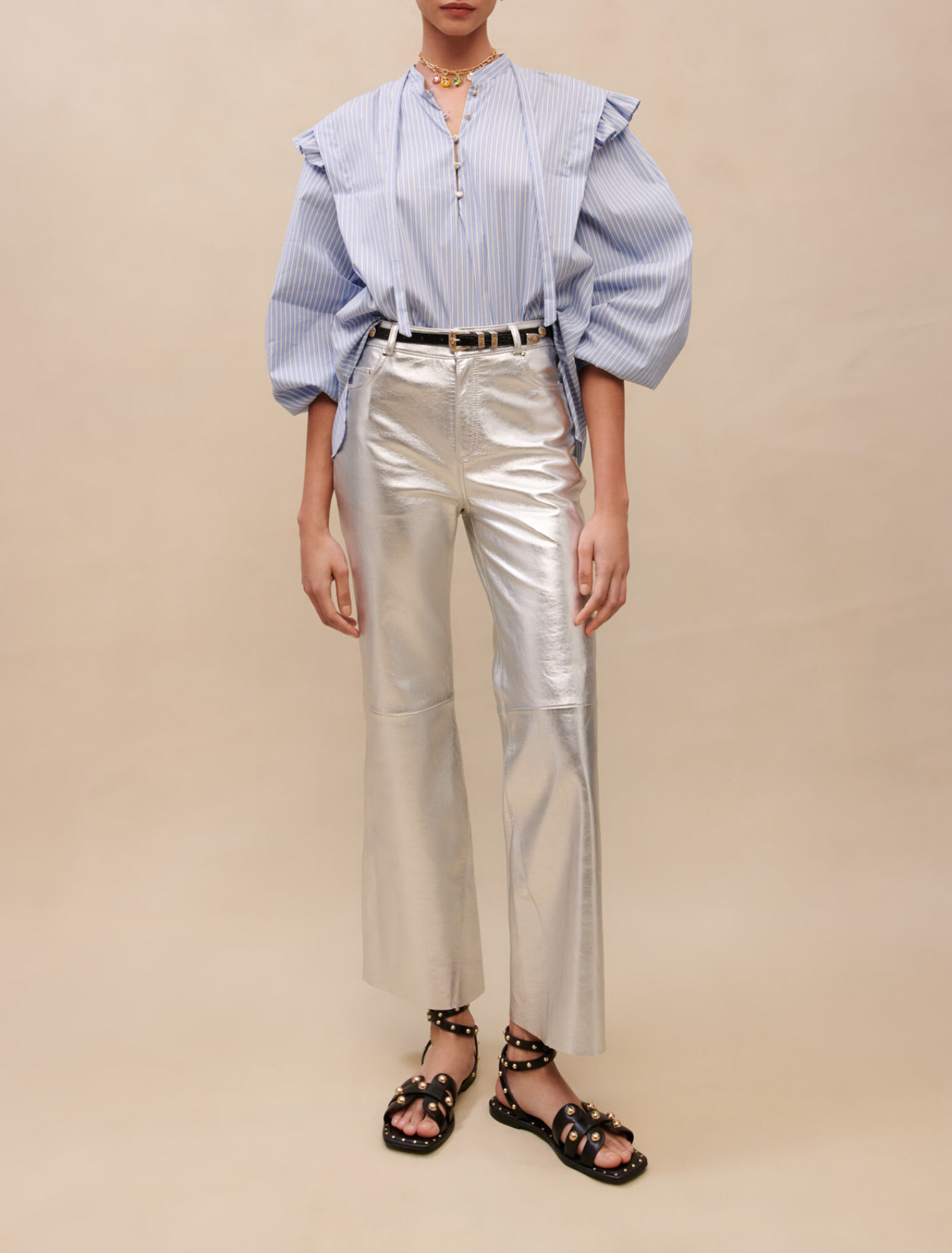 Blaue Bluse mit Streifenmuster
