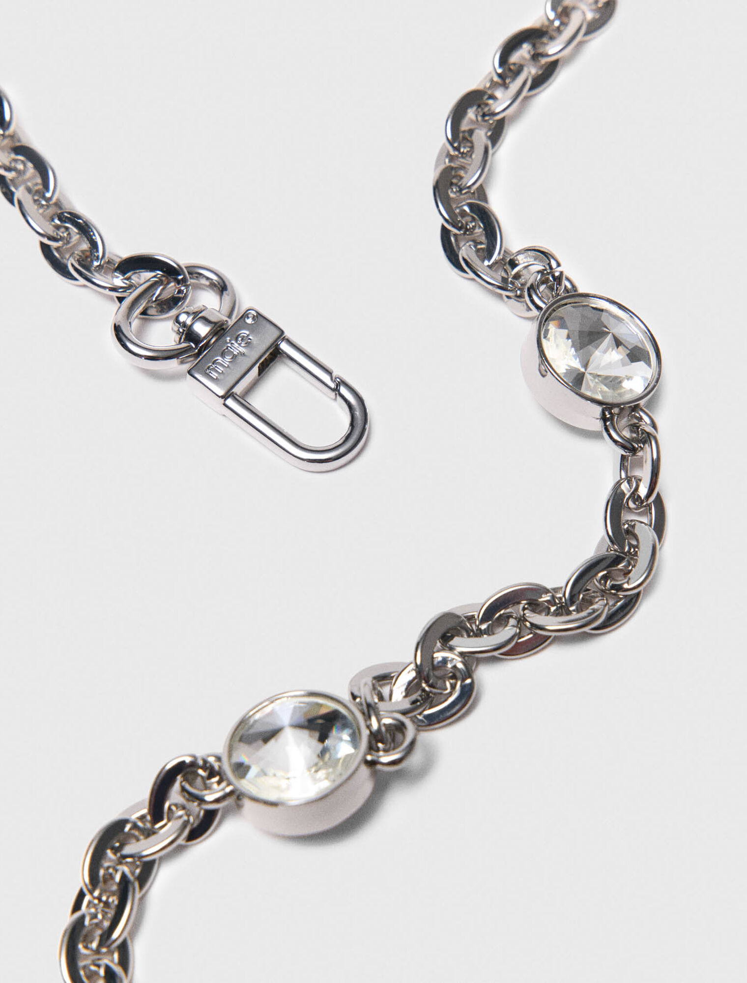 Kurze Schulterkette mit Strass