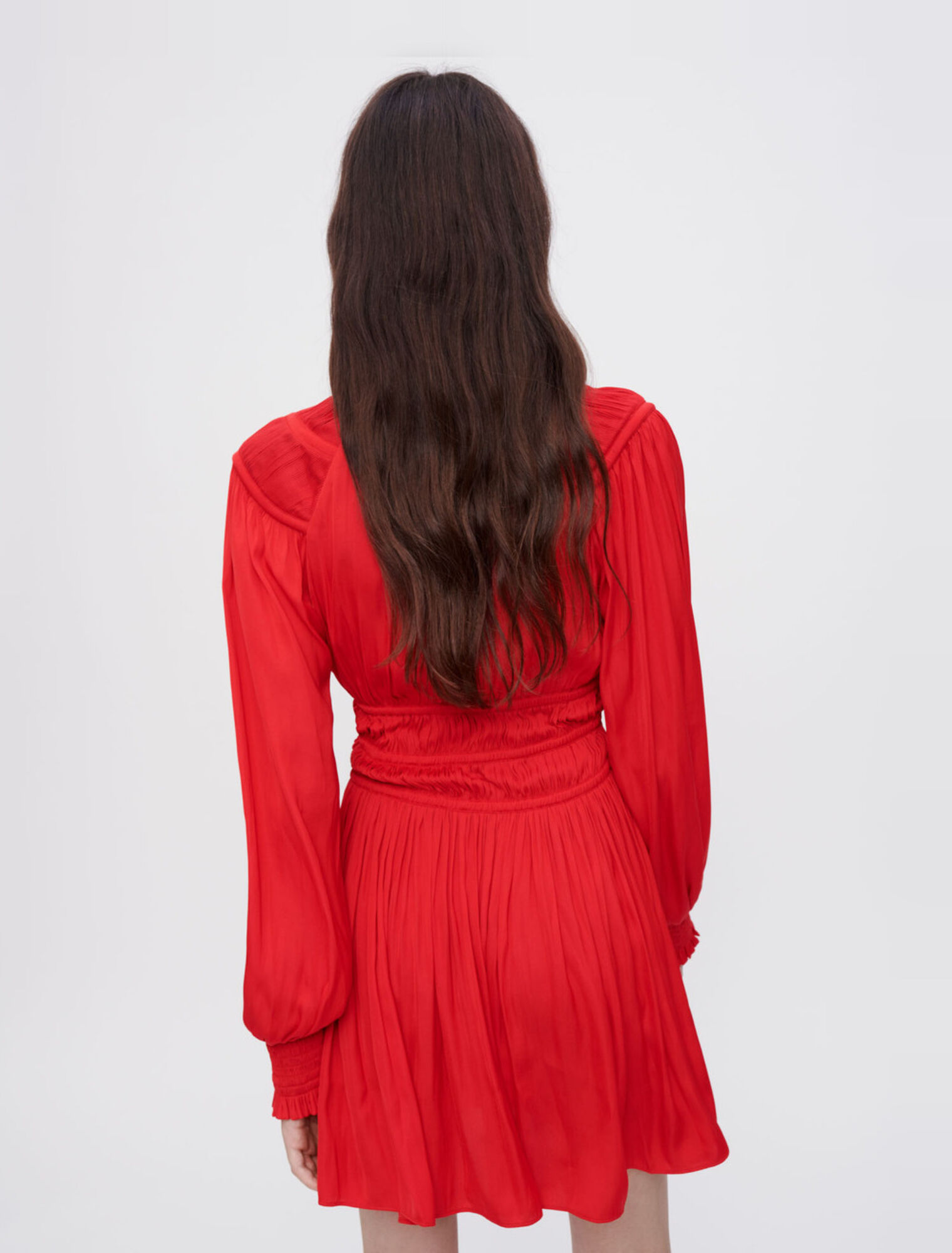 Satin-Kleid, an der Taille tailliert