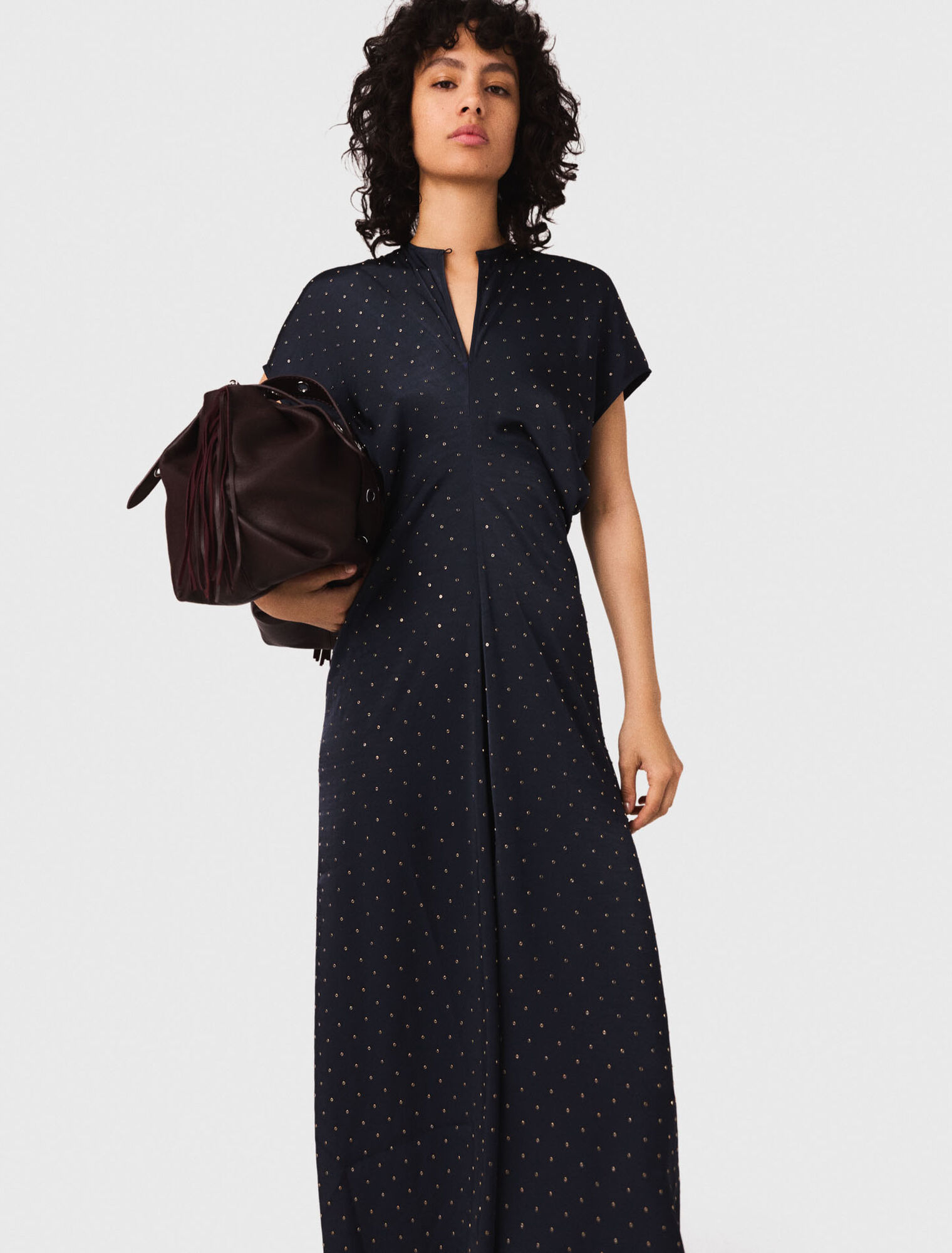 Maxikleid aus Satin mit Nieten