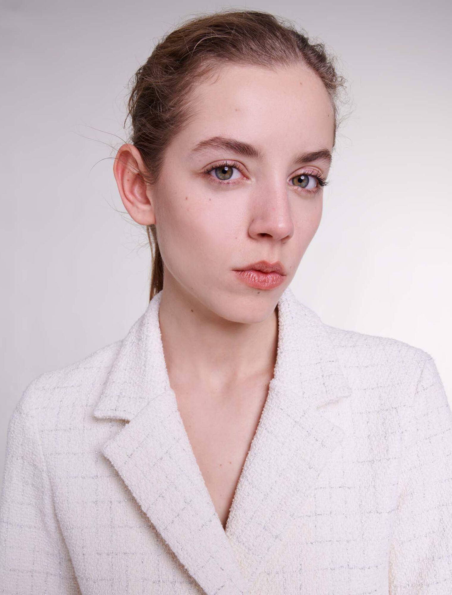 Kurzes Kleid mit Knöpfen