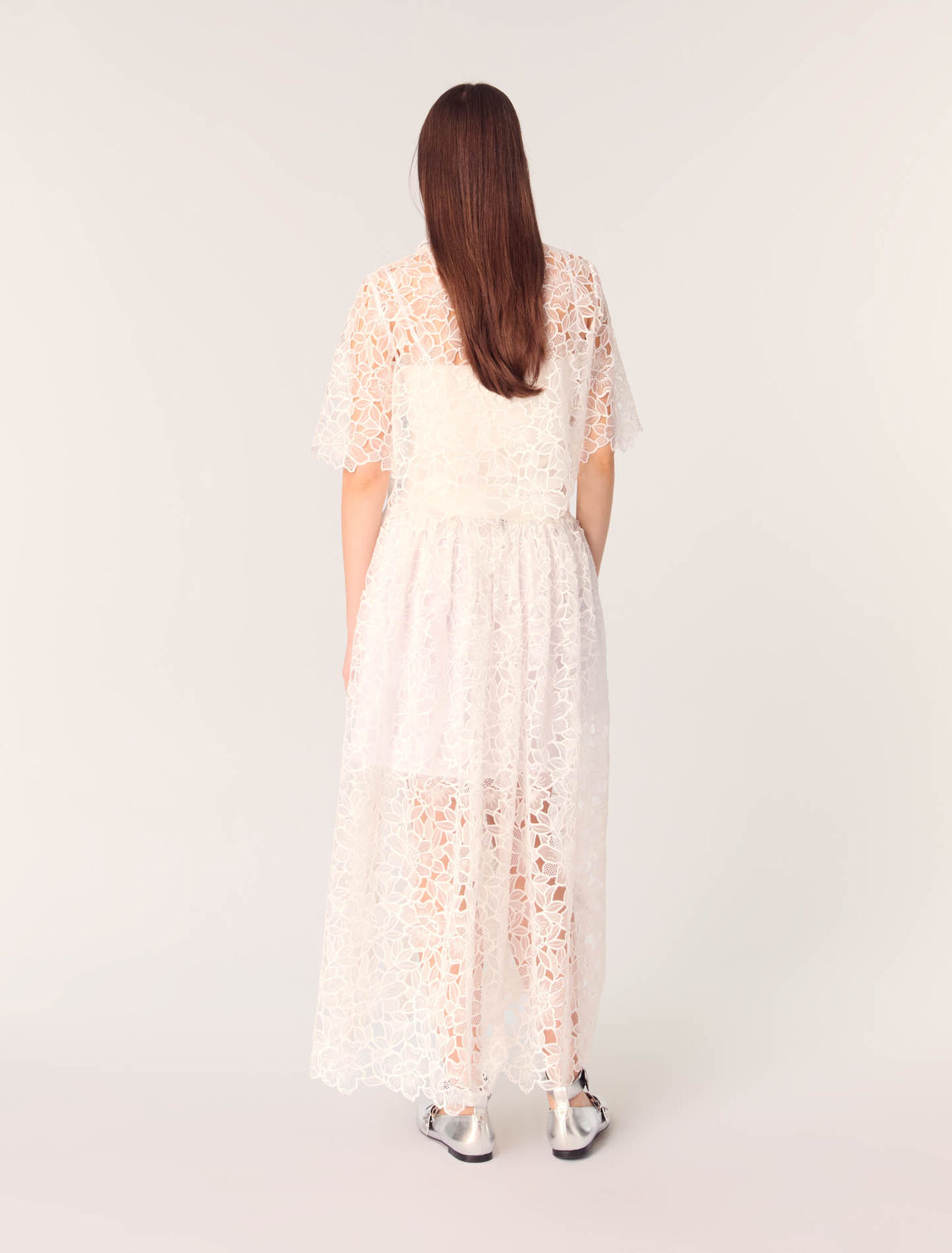 Kurze Bluse aus floraler Guipure-Spitze