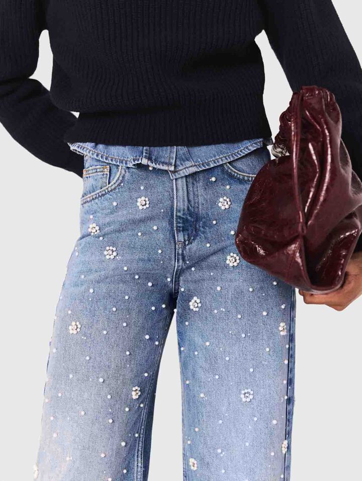 Weite Jeans mit Stickereien