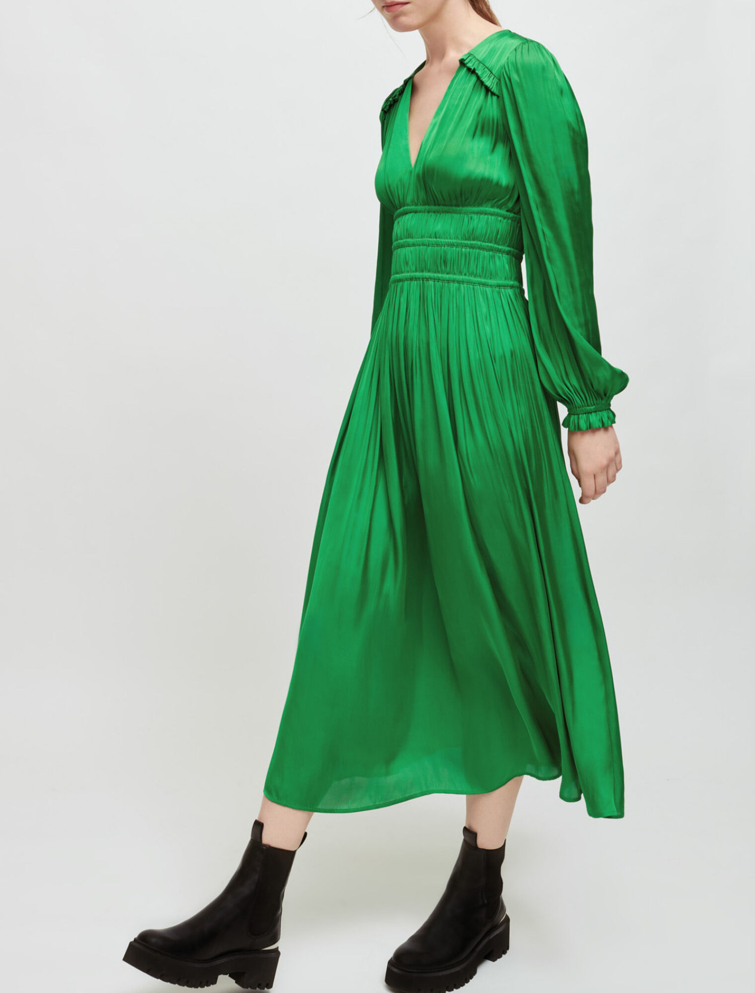 Langes Kleid mit Falteneffekt