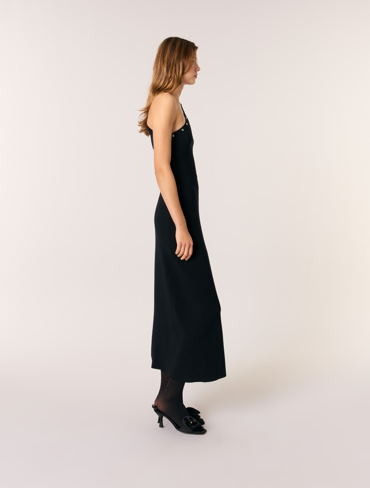 Langes asymmetrisches Strickkleid