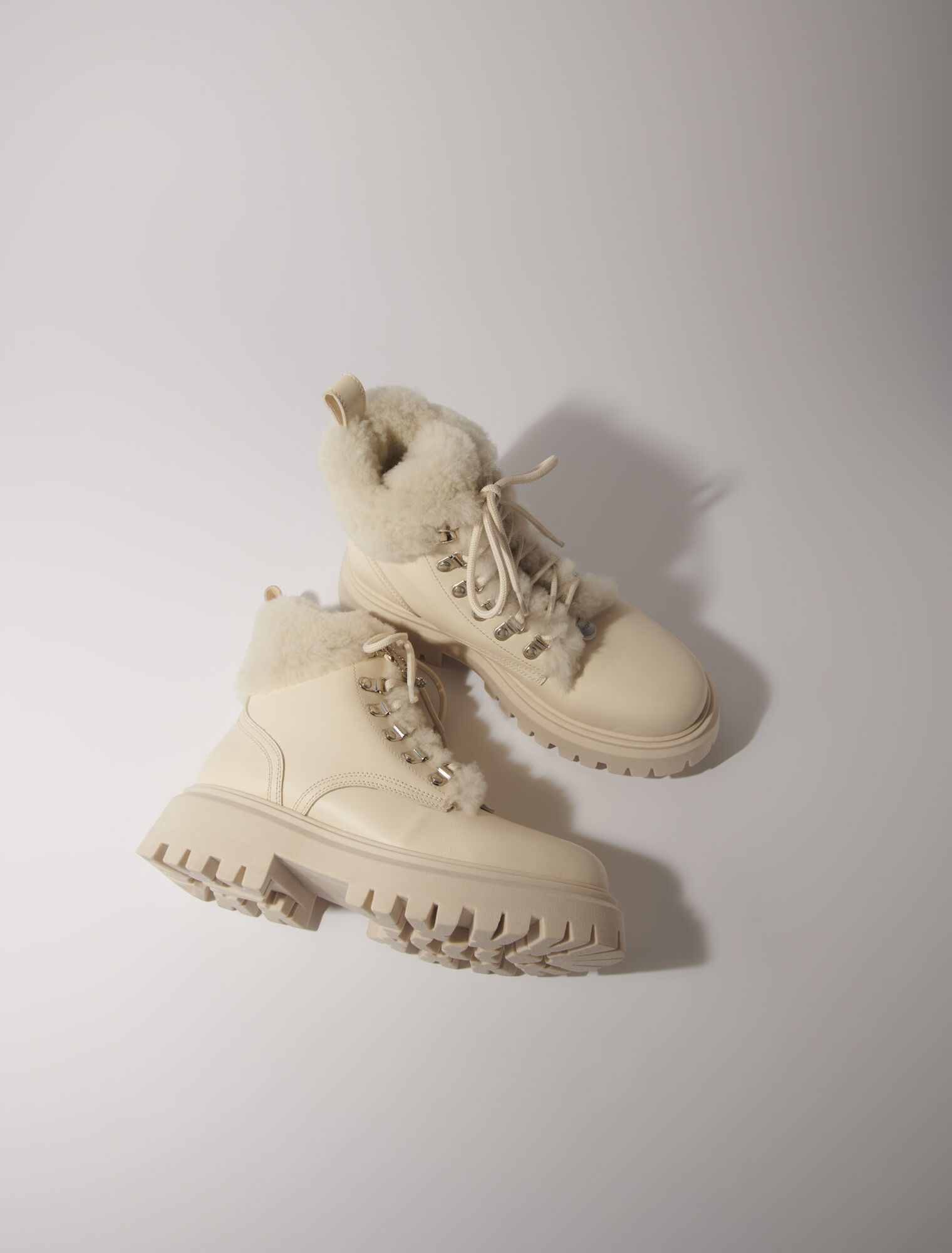 Klobige Stiefeletten aus Kunstfell