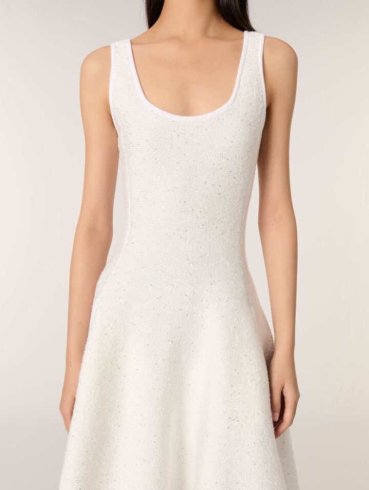 Kurzes Strickkleid mit Pailletten