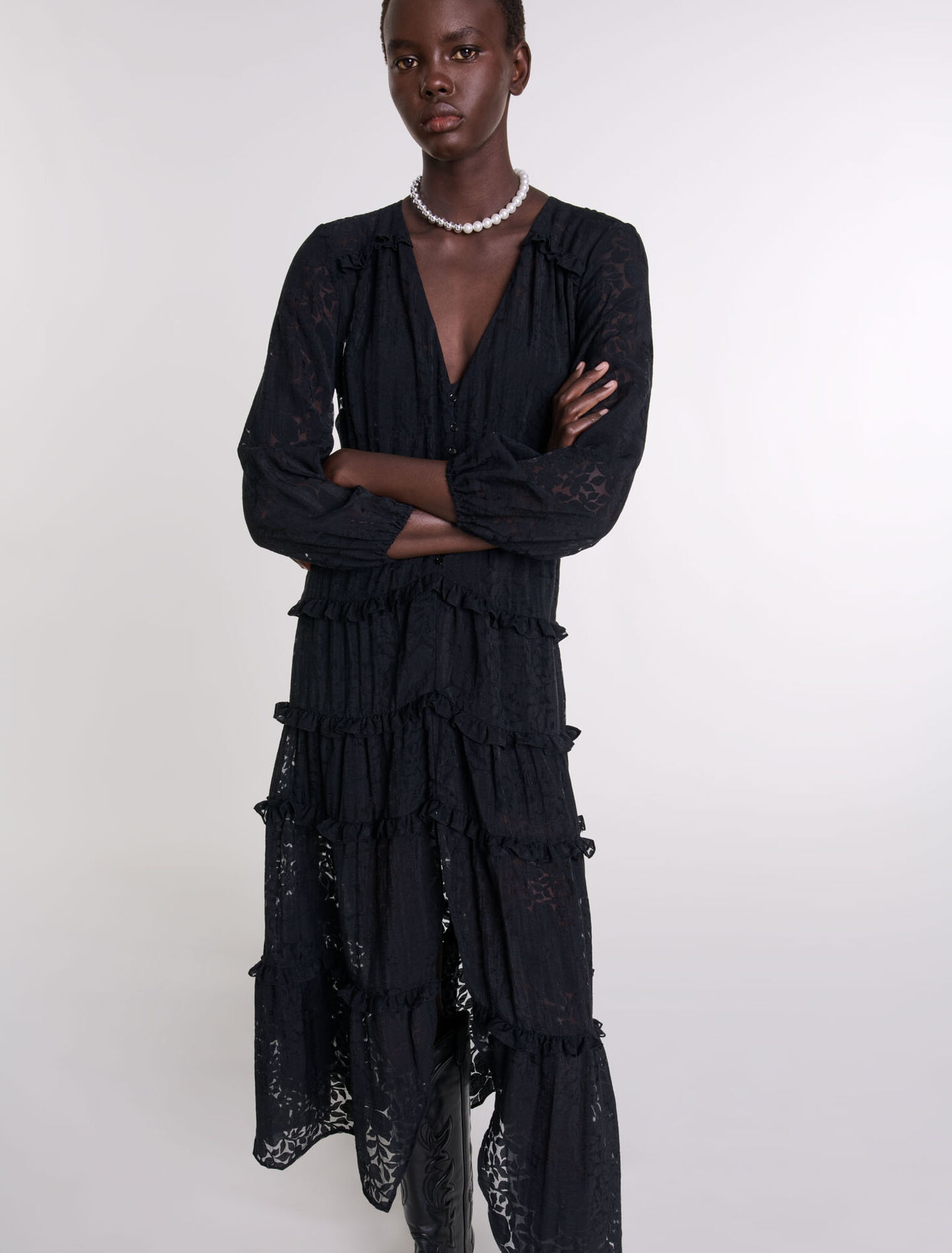 Langes Rüschenkleid mit Muster