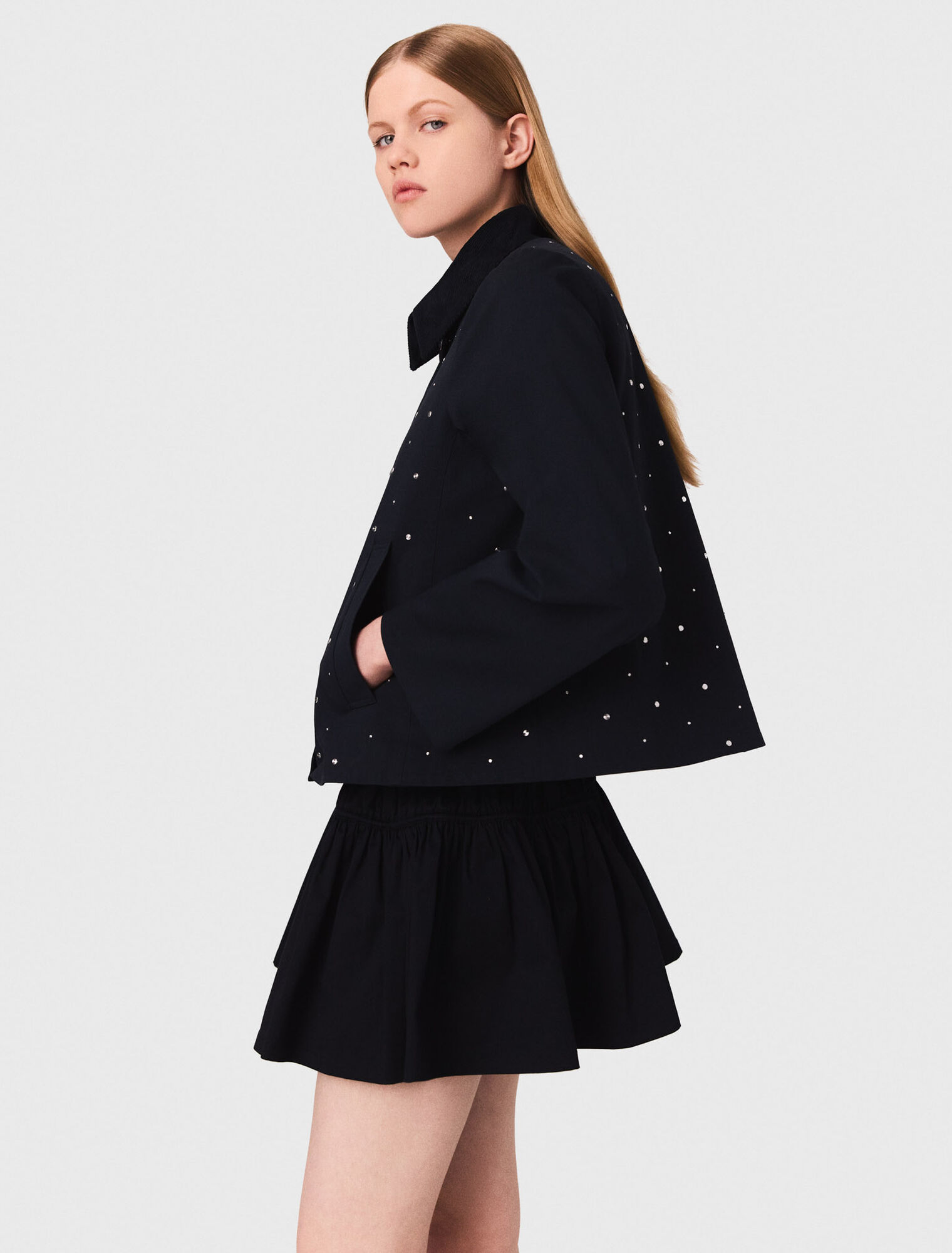 Kurze Jacke mit Samtkragen, Nieten