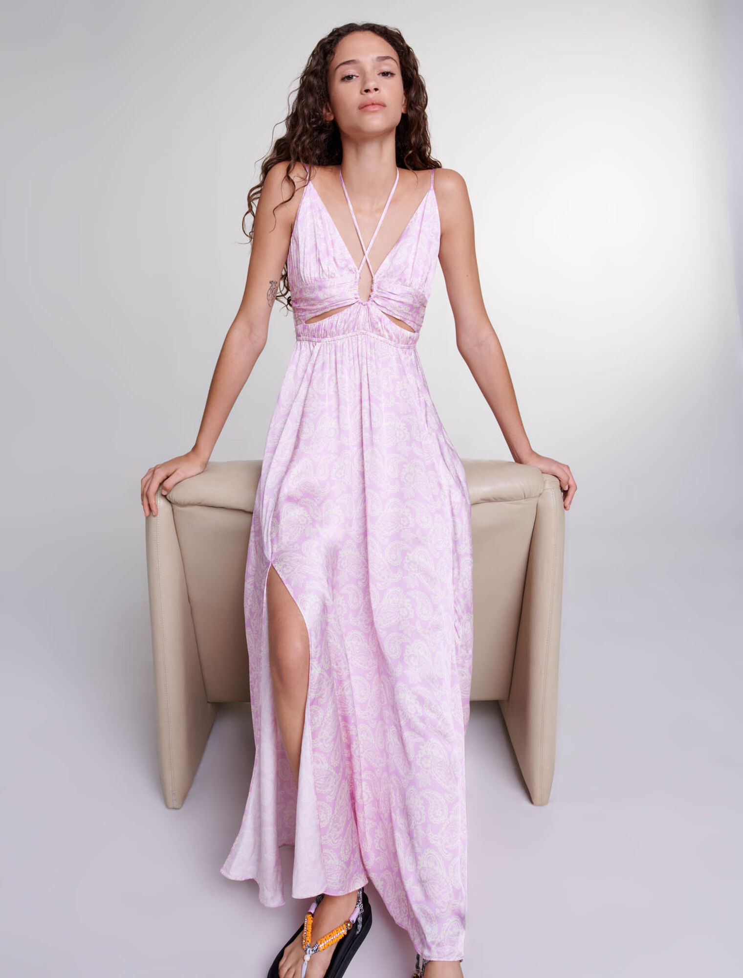 Langes Kleid mit Cut-outs