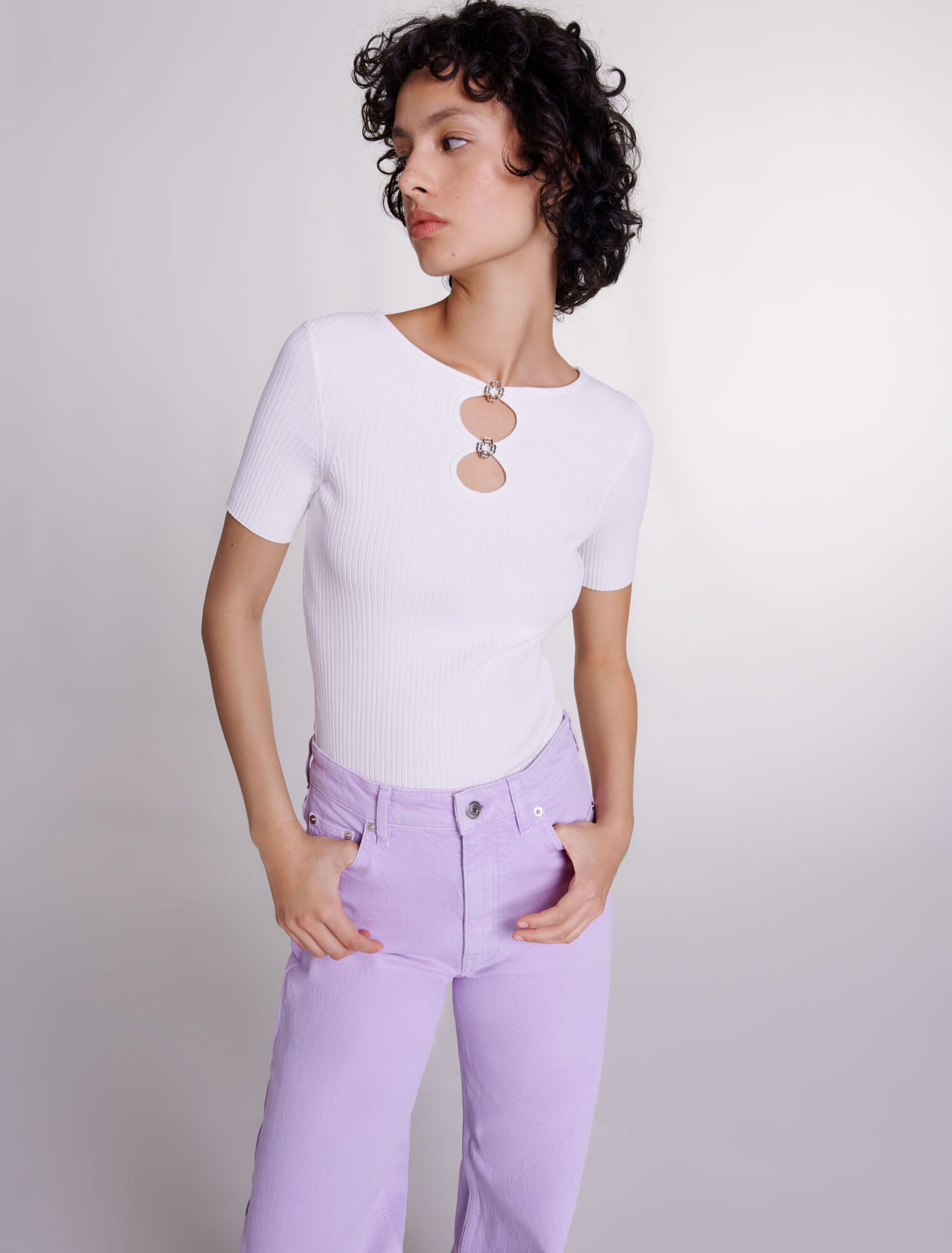 Strick-Top mit Lochmuster & Schmuck