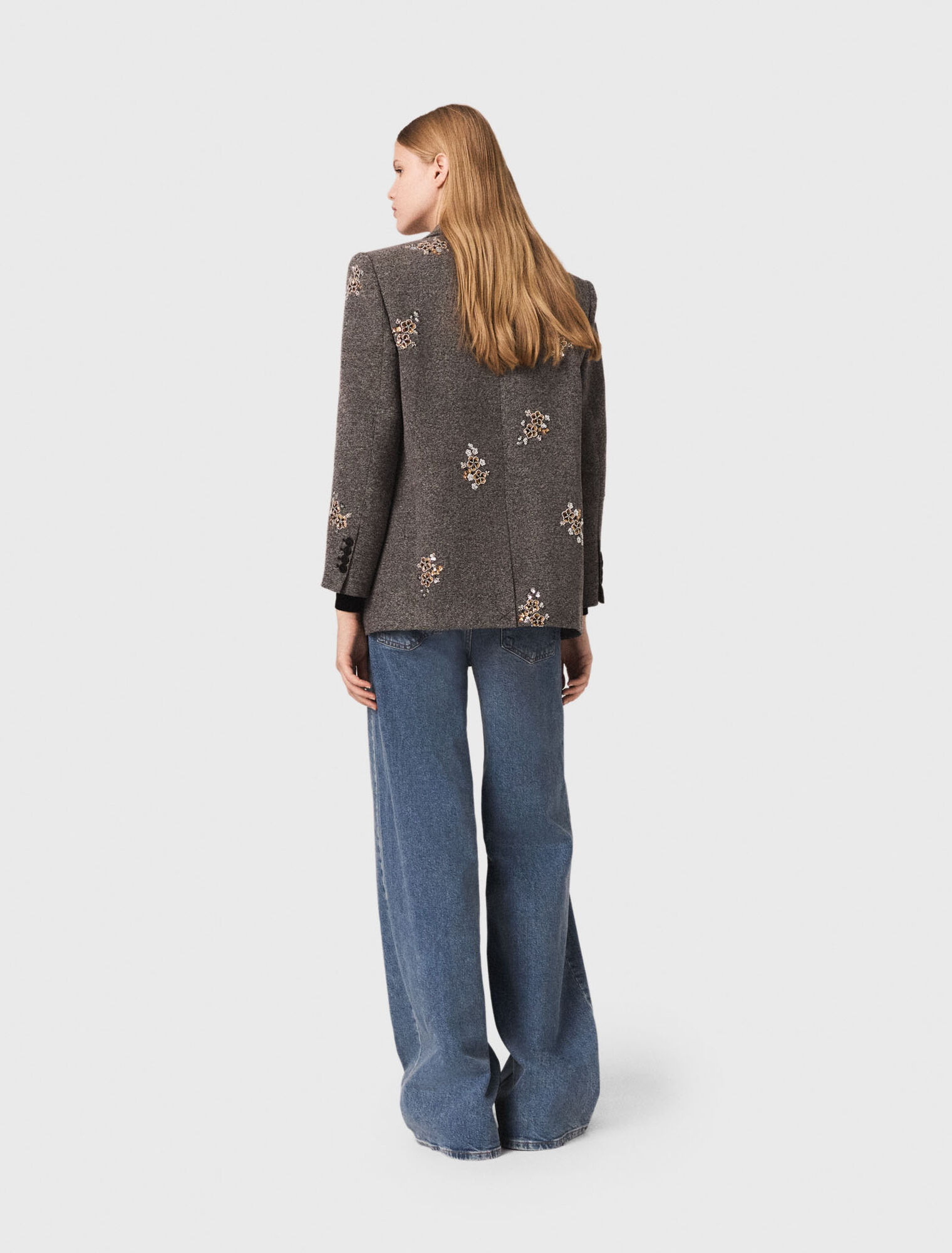 Wolljacke mit bestickten Blumen