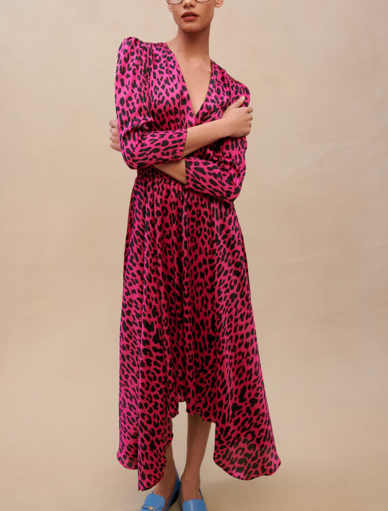 Asymmetrisches Kleid mit Leopardenprint