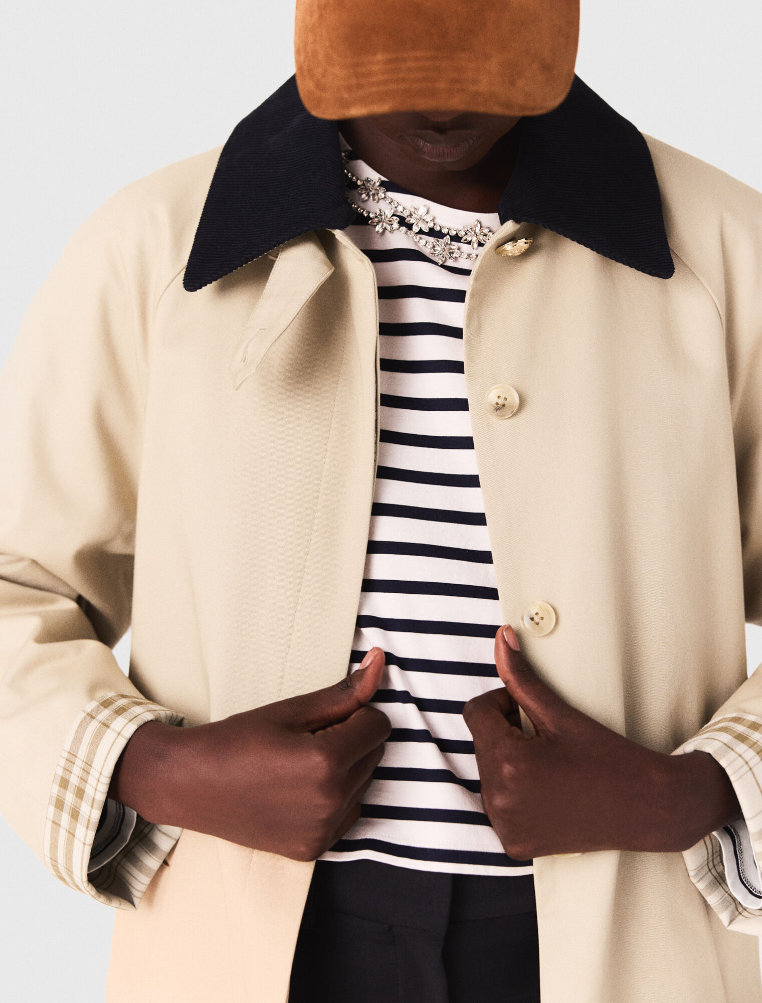 Trenchcoat mit Kontrastärmeln