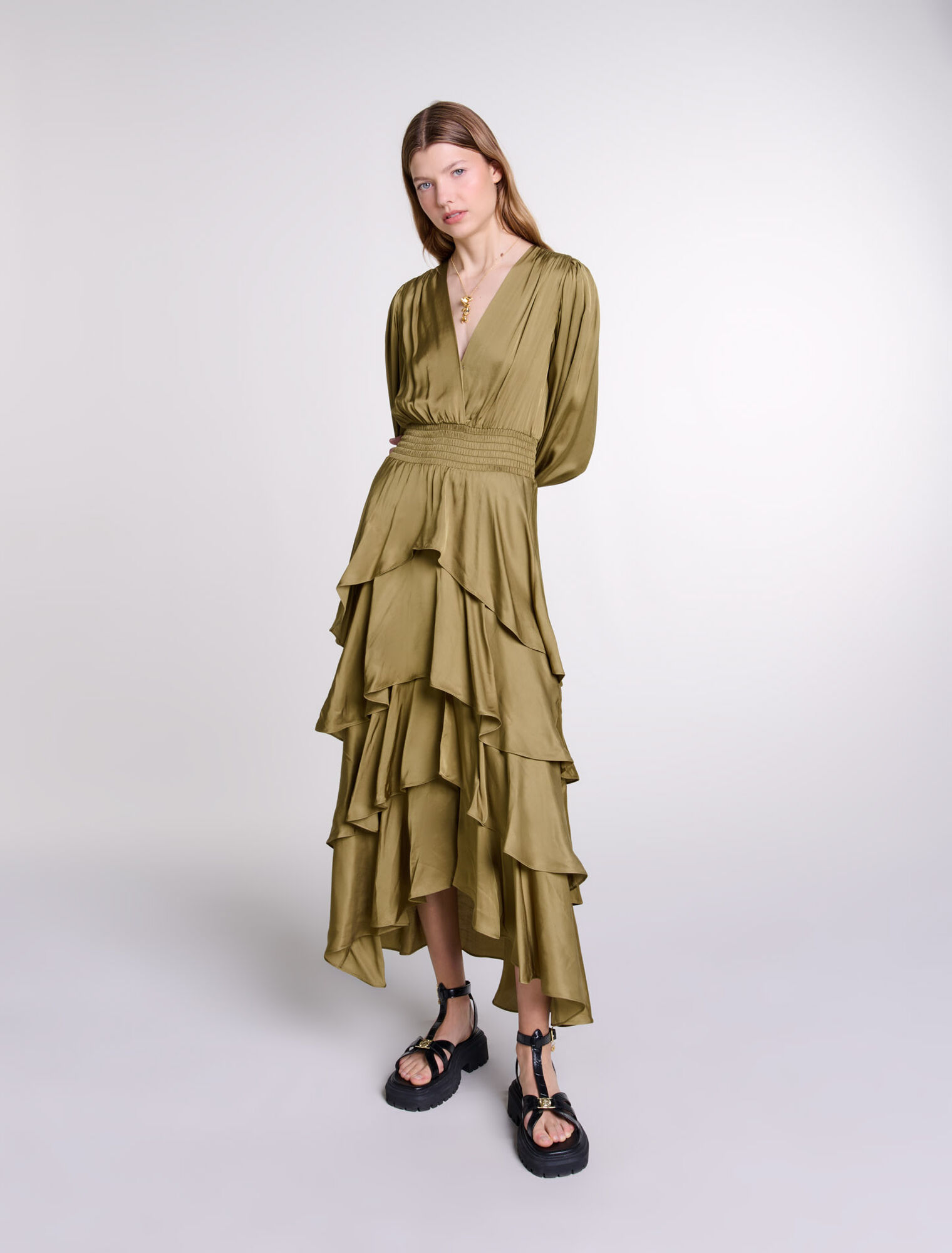 Langes Kleid mit Volants